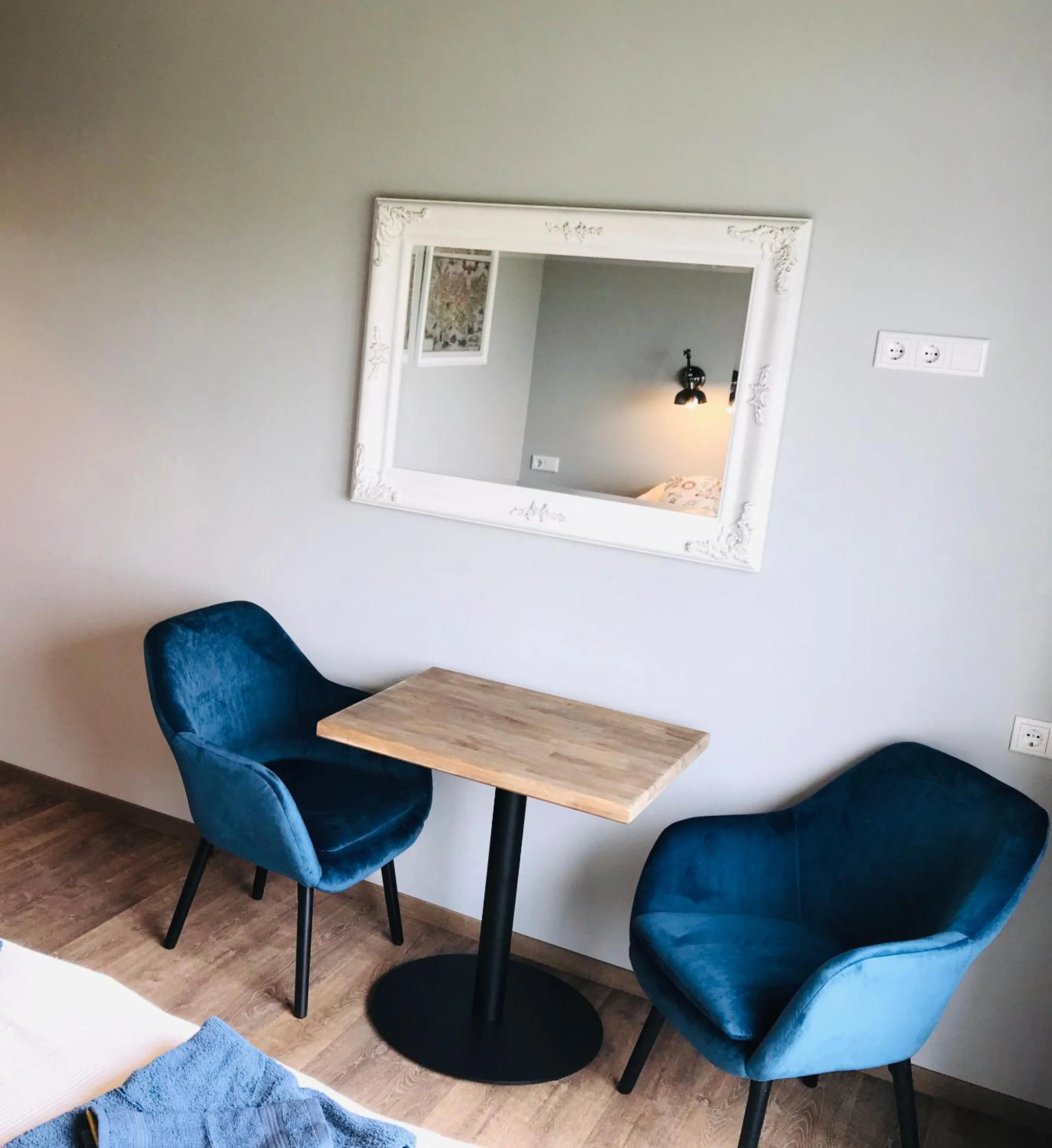 Seating area in Loa's Nest