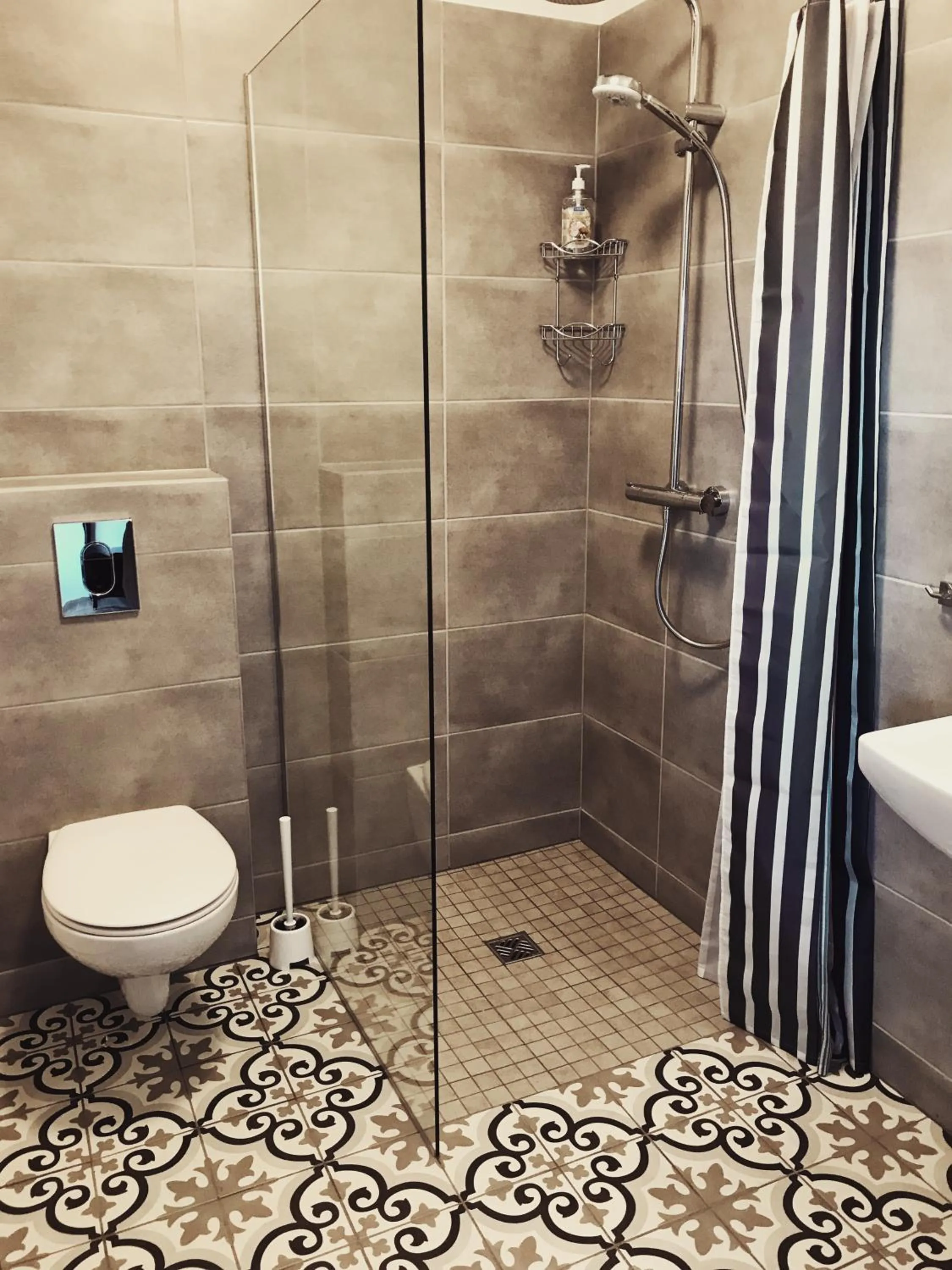 Shower in Loa's Nest