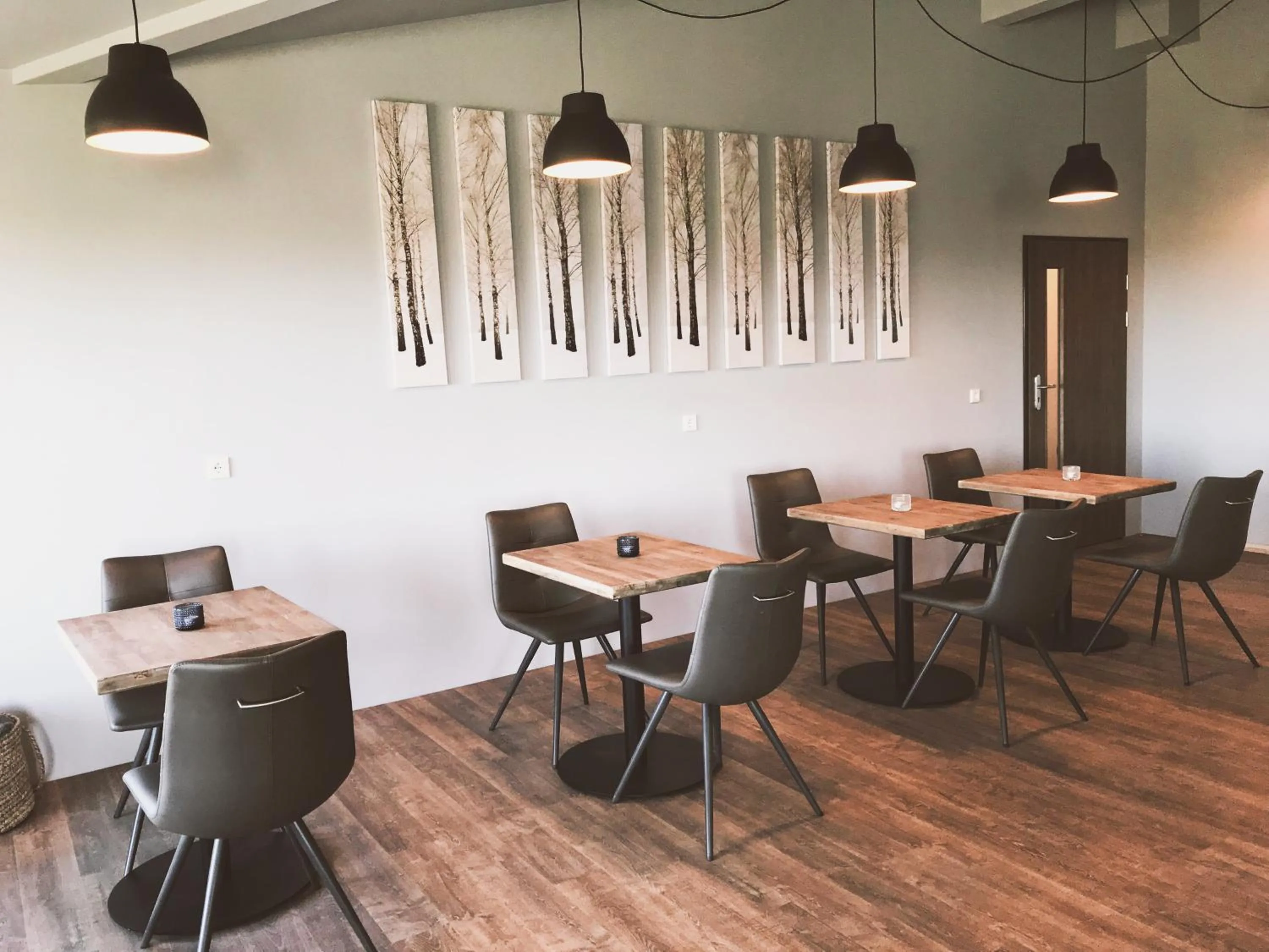 Communal lounge/ TV room in Loa's Nest