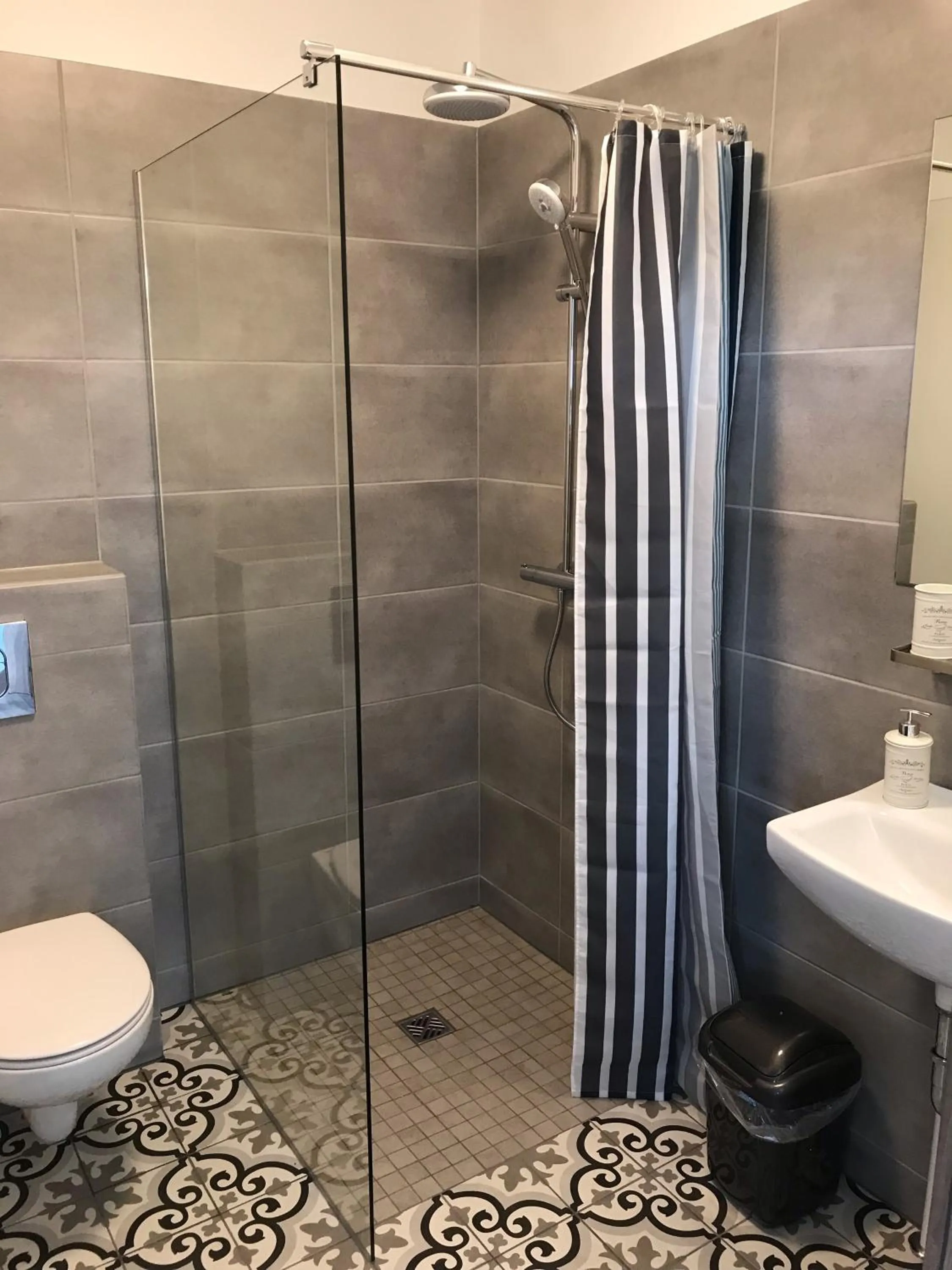 Shower in Loa's Nest