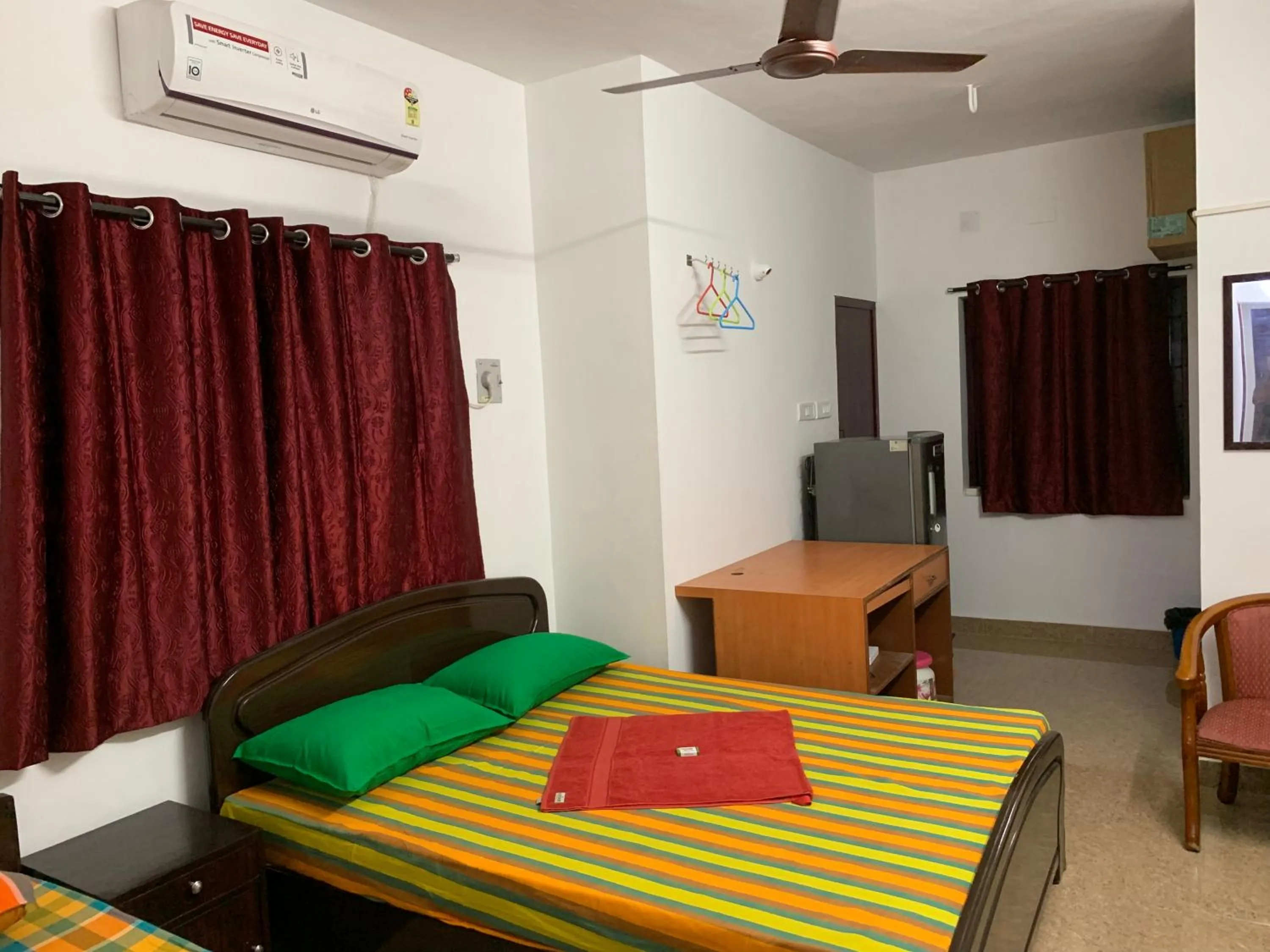 Bed in Temple Tree Homes Next to Sankara Nethralaya & Apollo Hospitals Service Apartments With Exclusive Kitchen