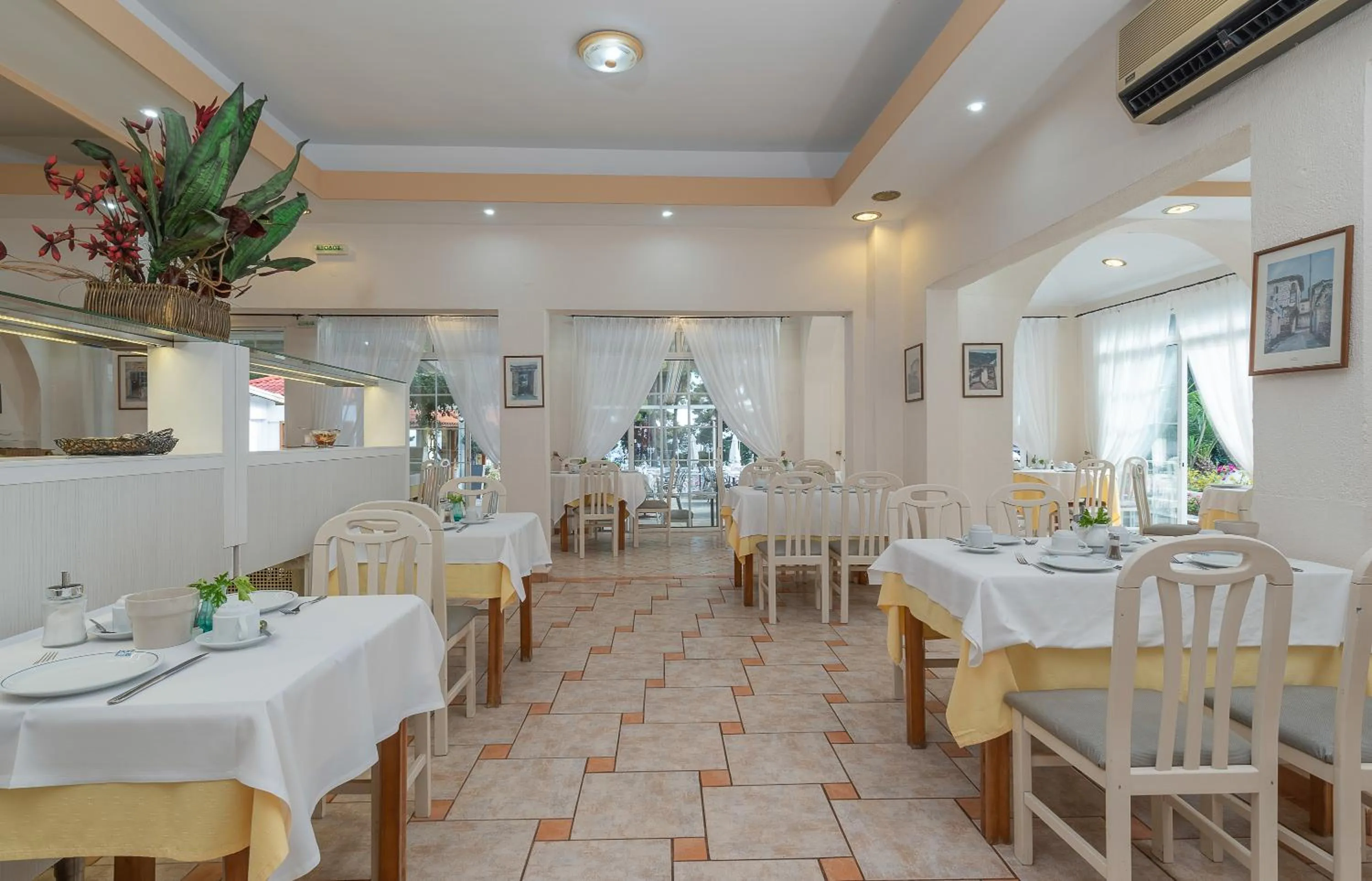 Restaurant/places to eat in Porfi Beach Hotel