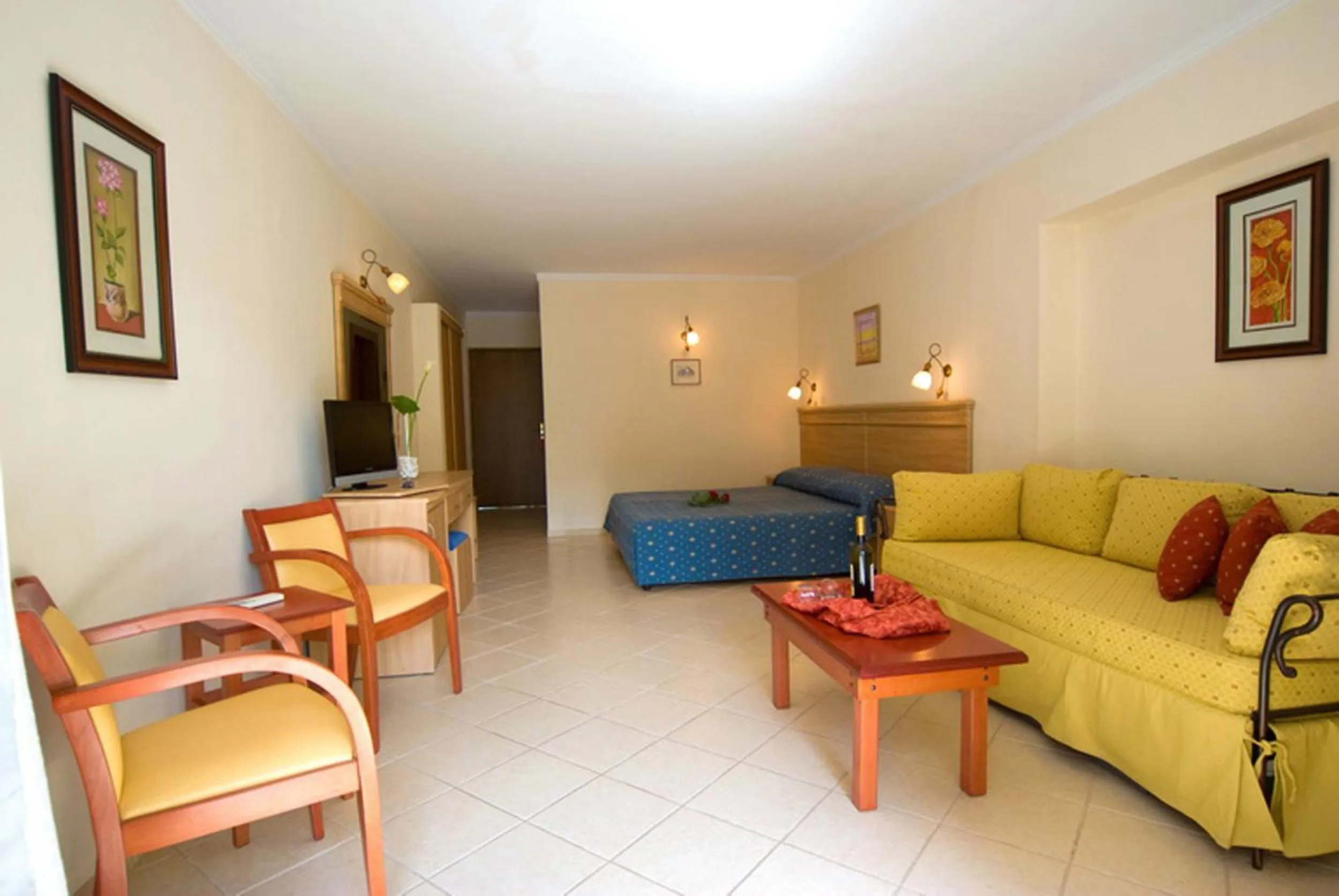 TV and multimedia in Porfi Beach Hotel