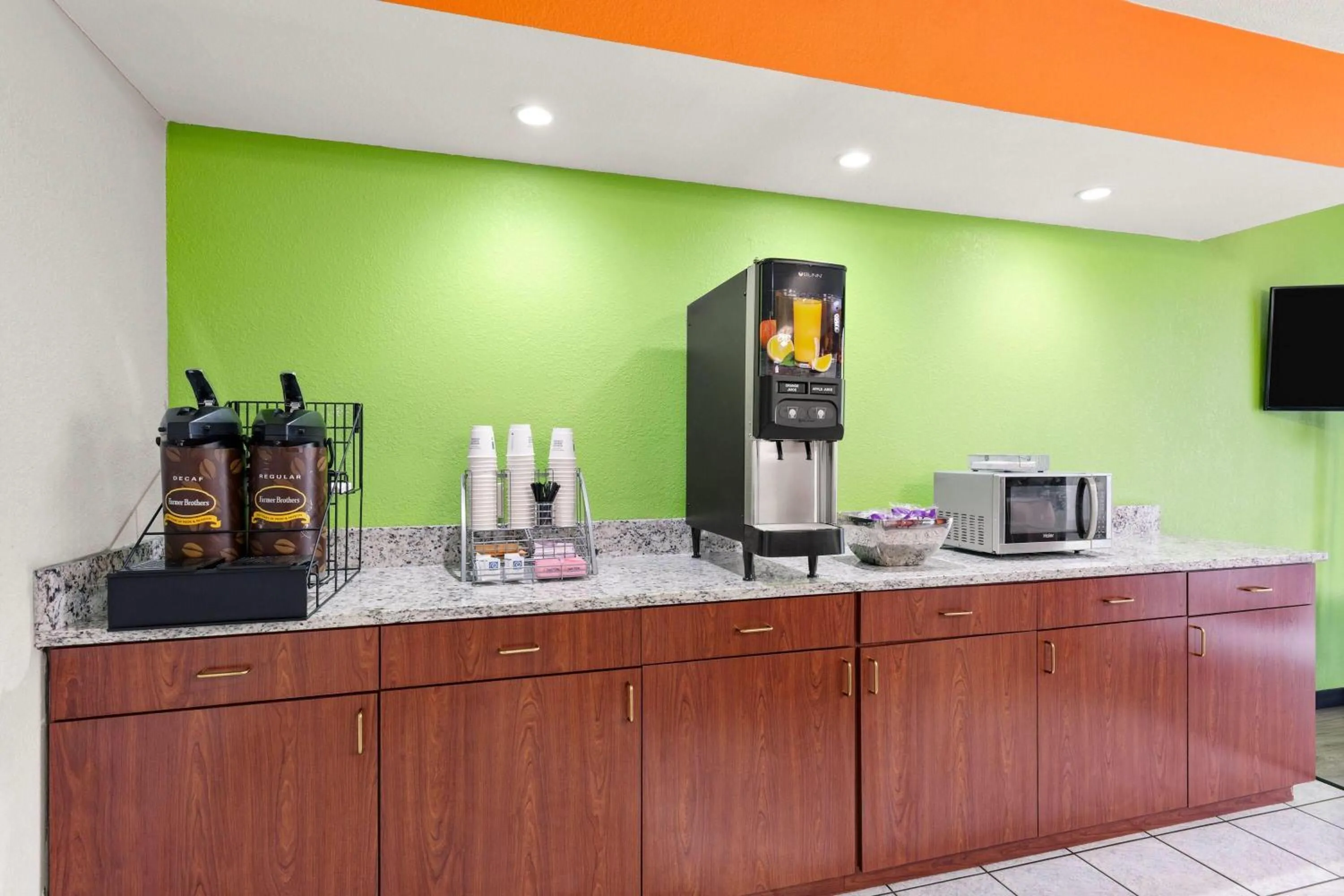 Breakfast in Super 8 by Wyndham Bulls Gap Greeneville Area