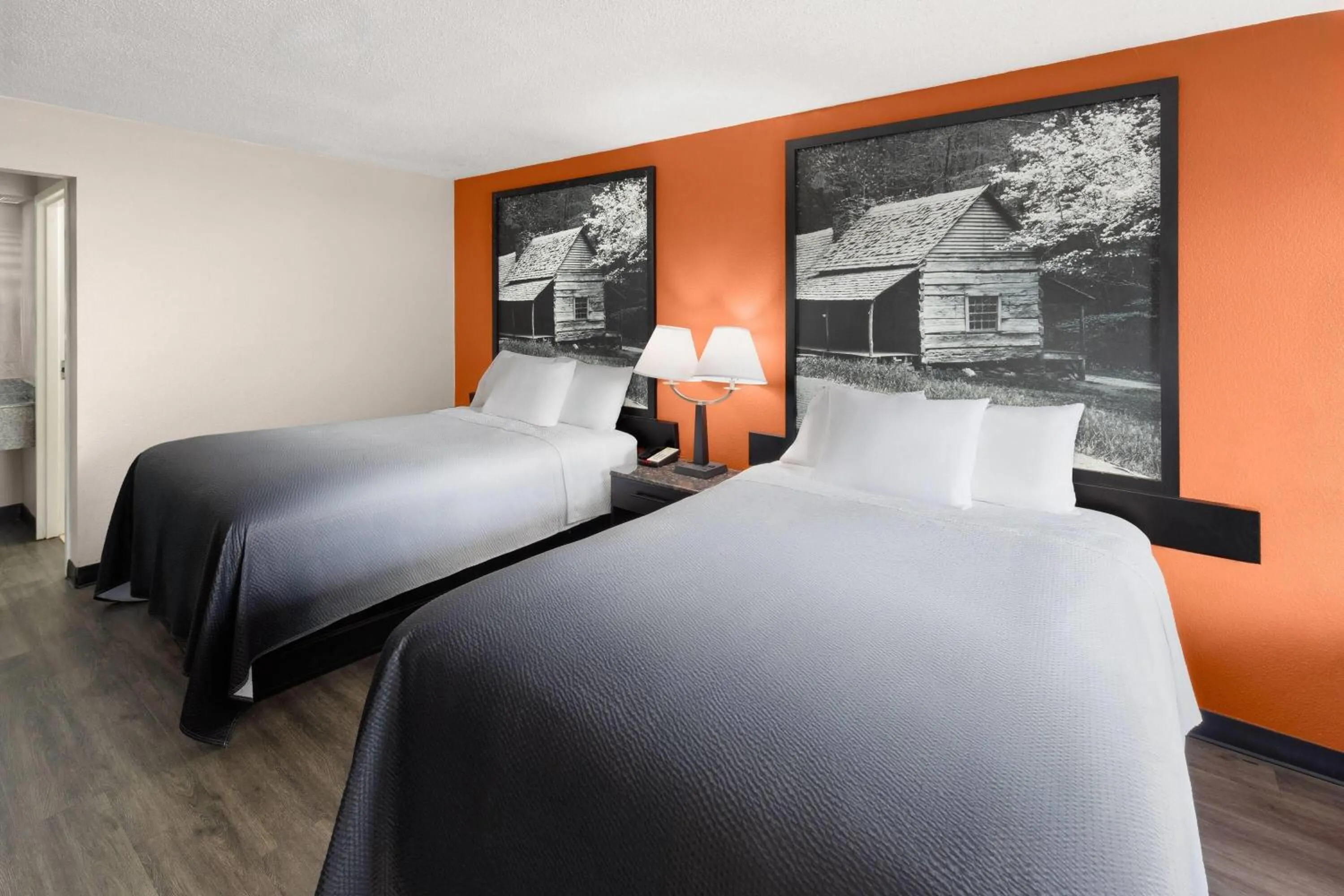 Photo of the whole room, Bed in Super 8 by Wyndham Bulls Gap Greeneville Area