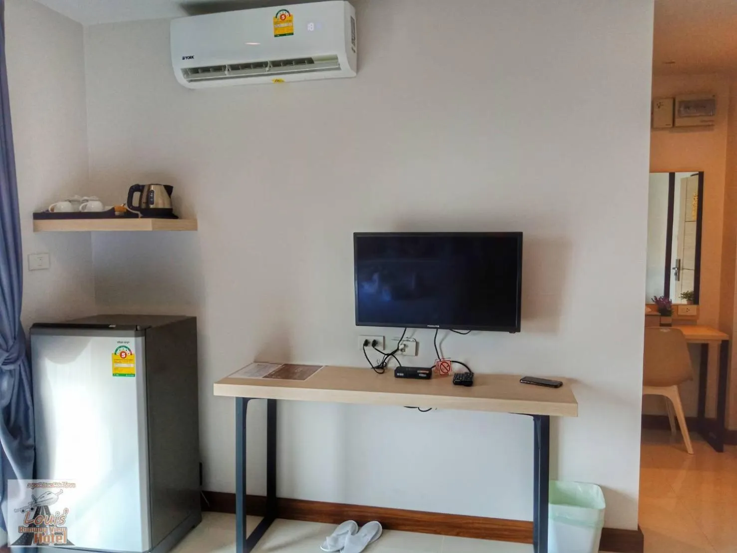 Communal lounge/ TV room in Louis' Runway View Hotel - SHA Extra Plus