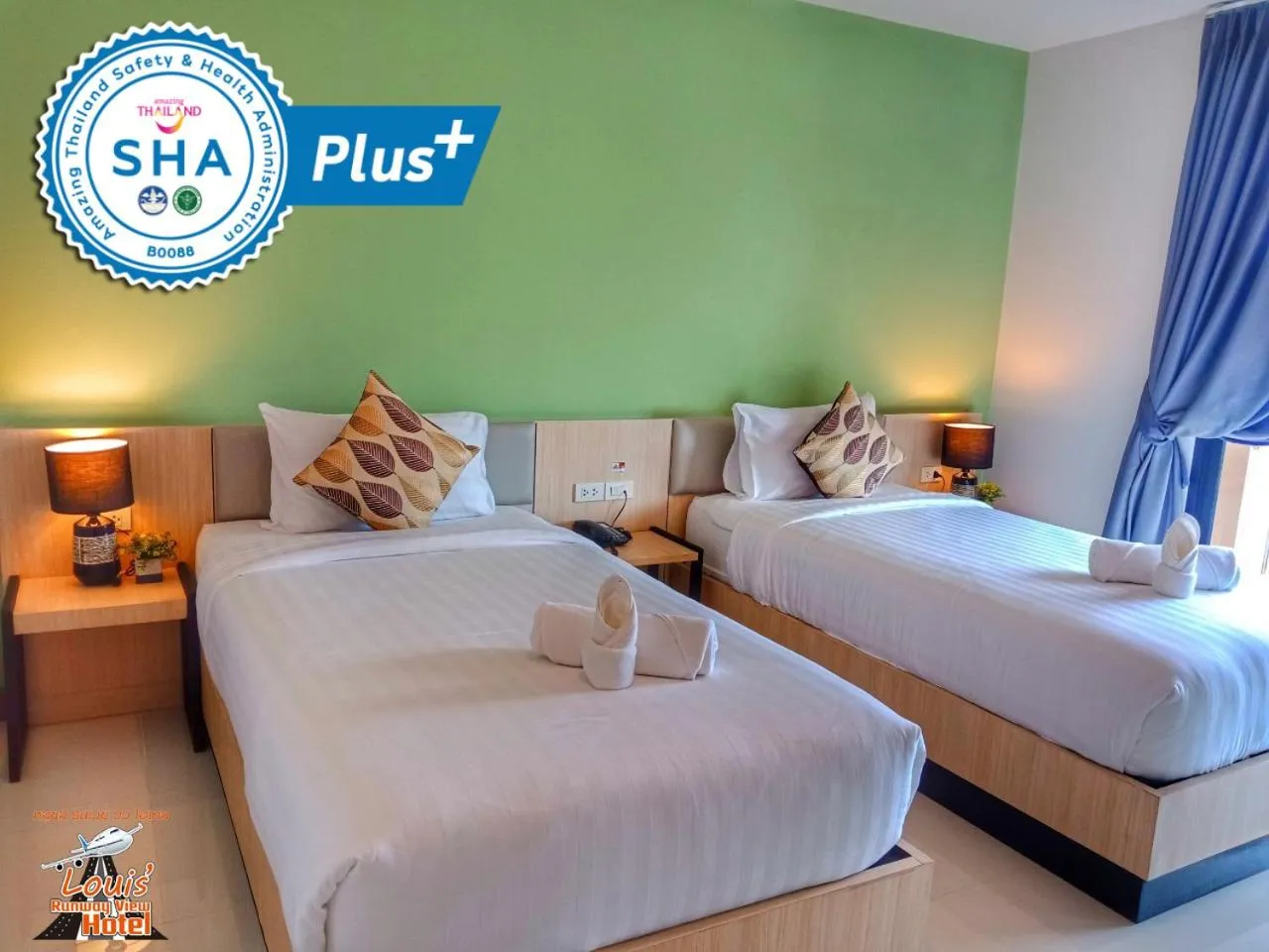 Bed in Louis' Runway View Hotel - SHA Extra Plus