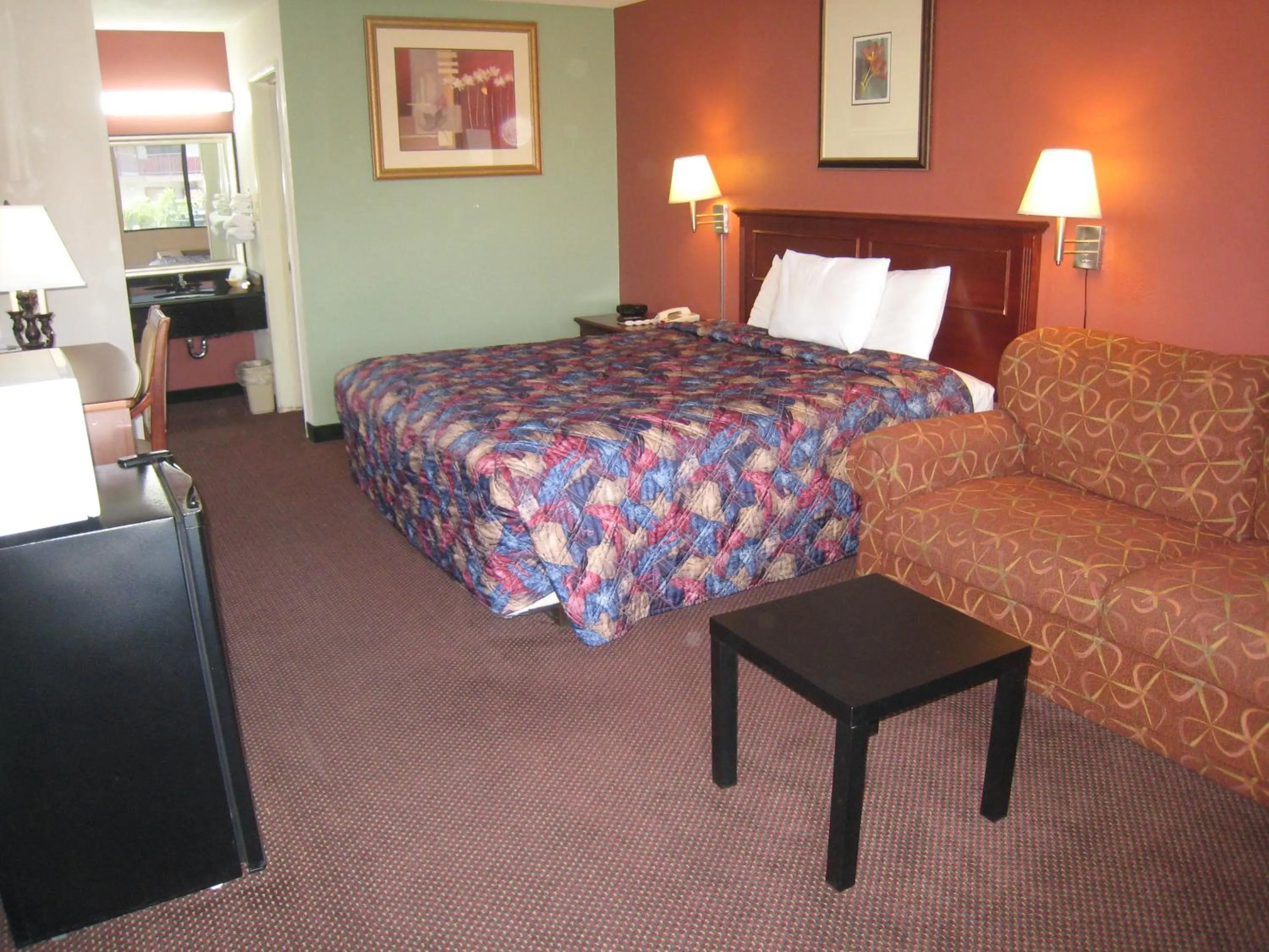 Bedroom, Bed in Motel 8 Maricopa