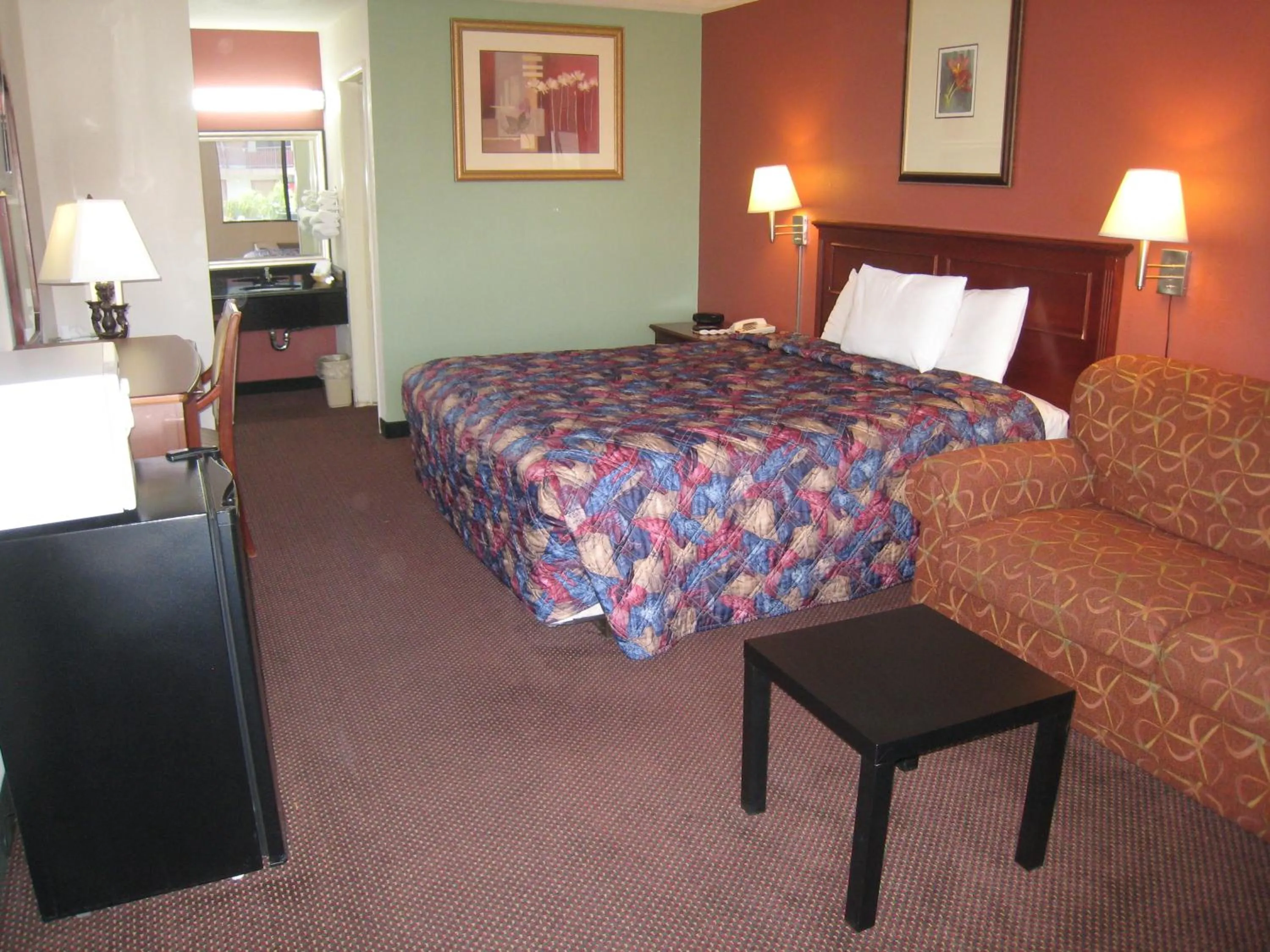 Bedroom, Bed in Motel 8 Maricopa