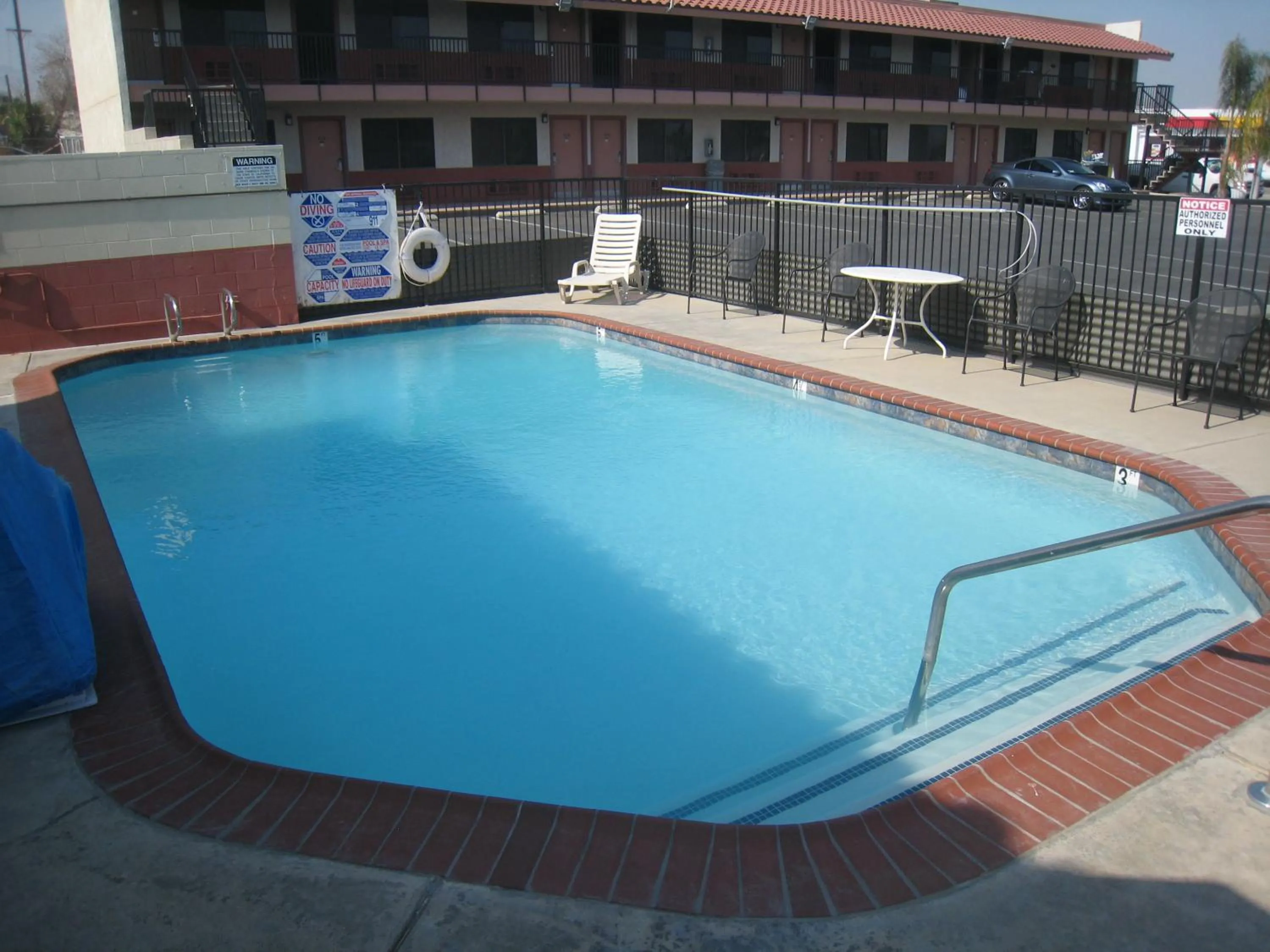 Swimming pool in Motel 8 Maricopa