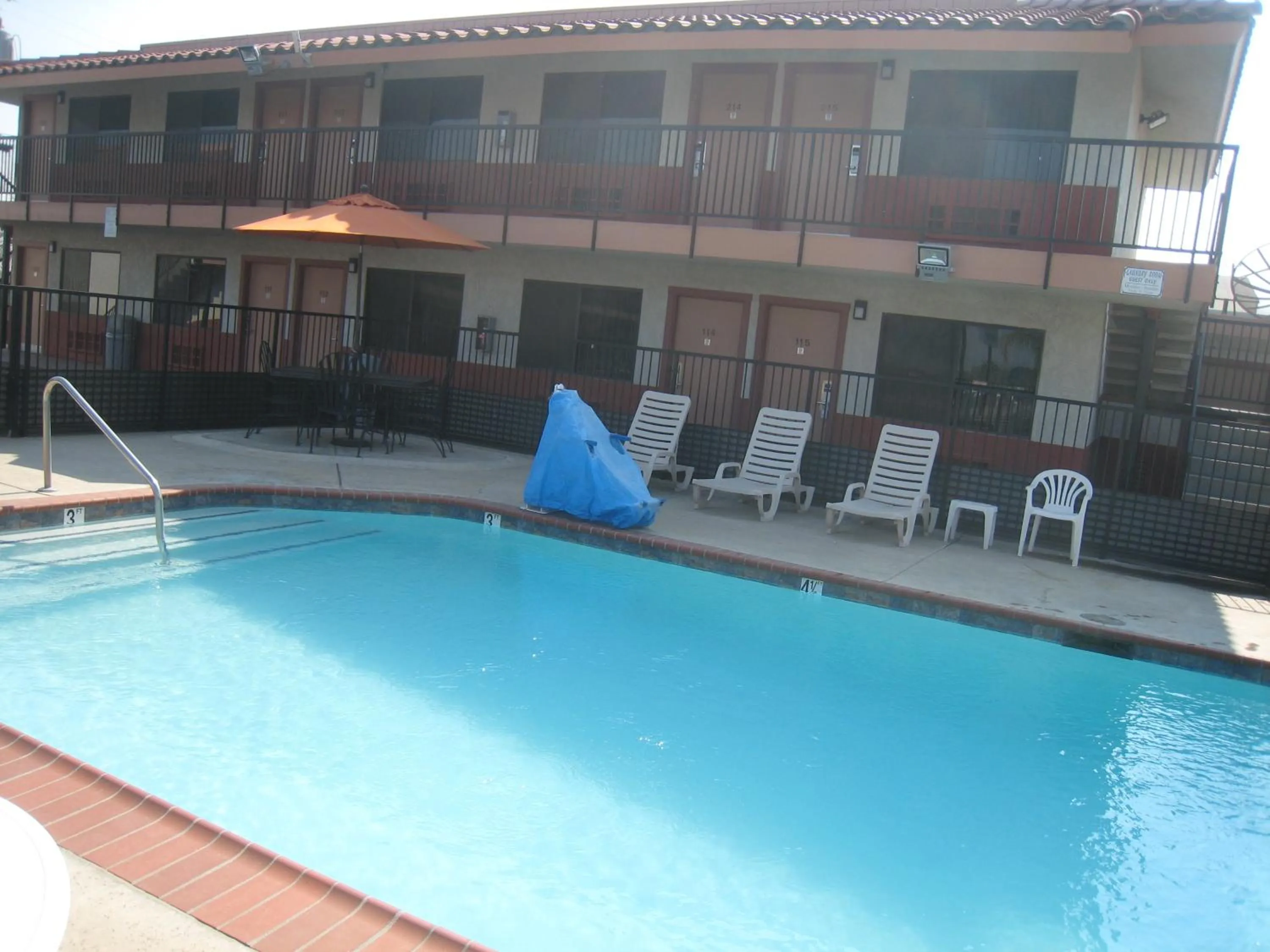 Swimming pool in Motel 8 Maricopa