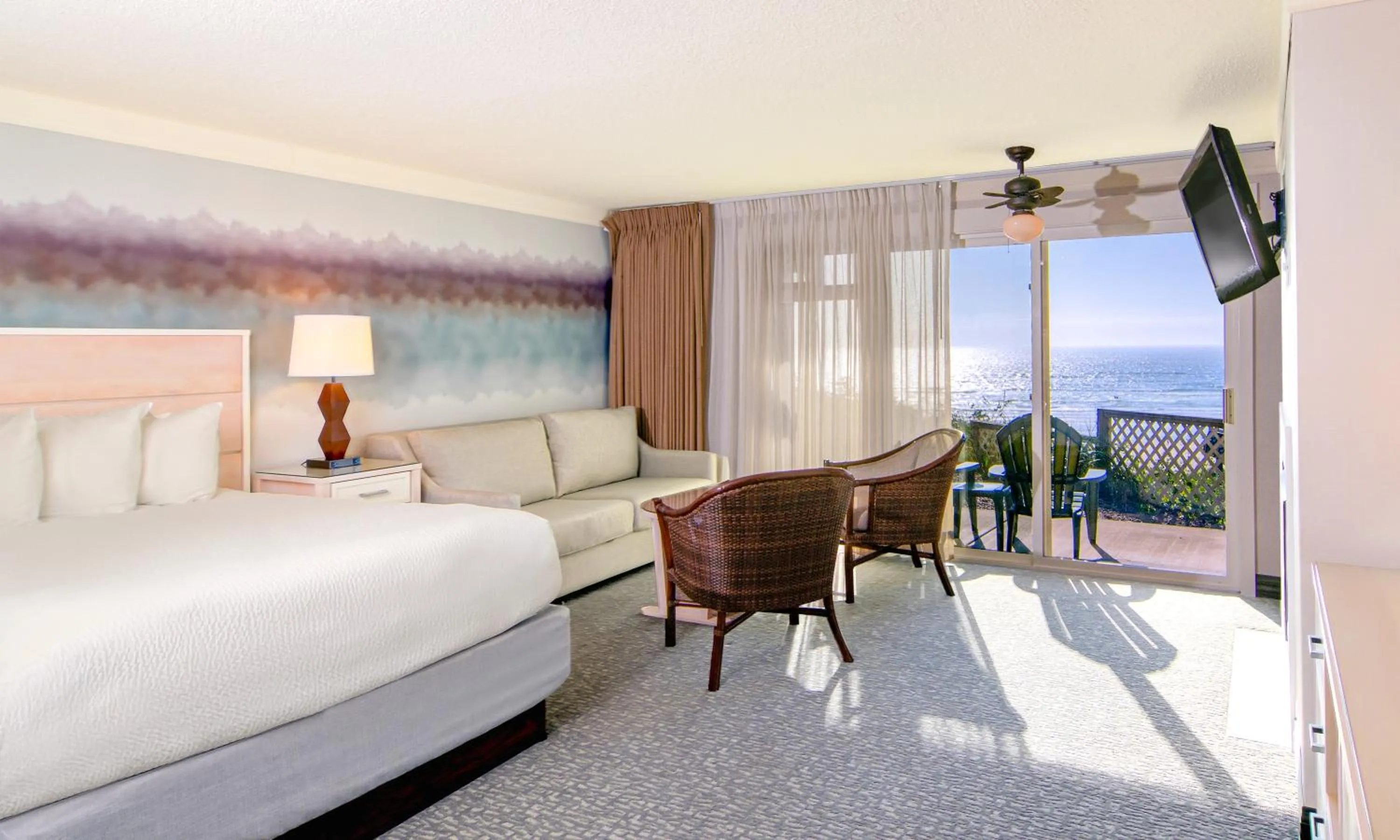 Seating area, Bed in Hallmark Resort - Newport