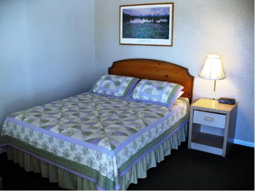 Bed in Golden West Motel