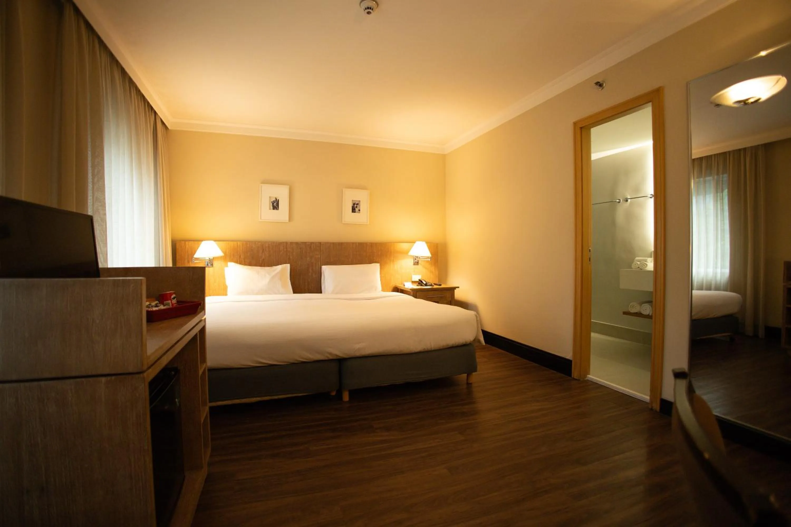 Bed in Park Inn by Radisson Berrini