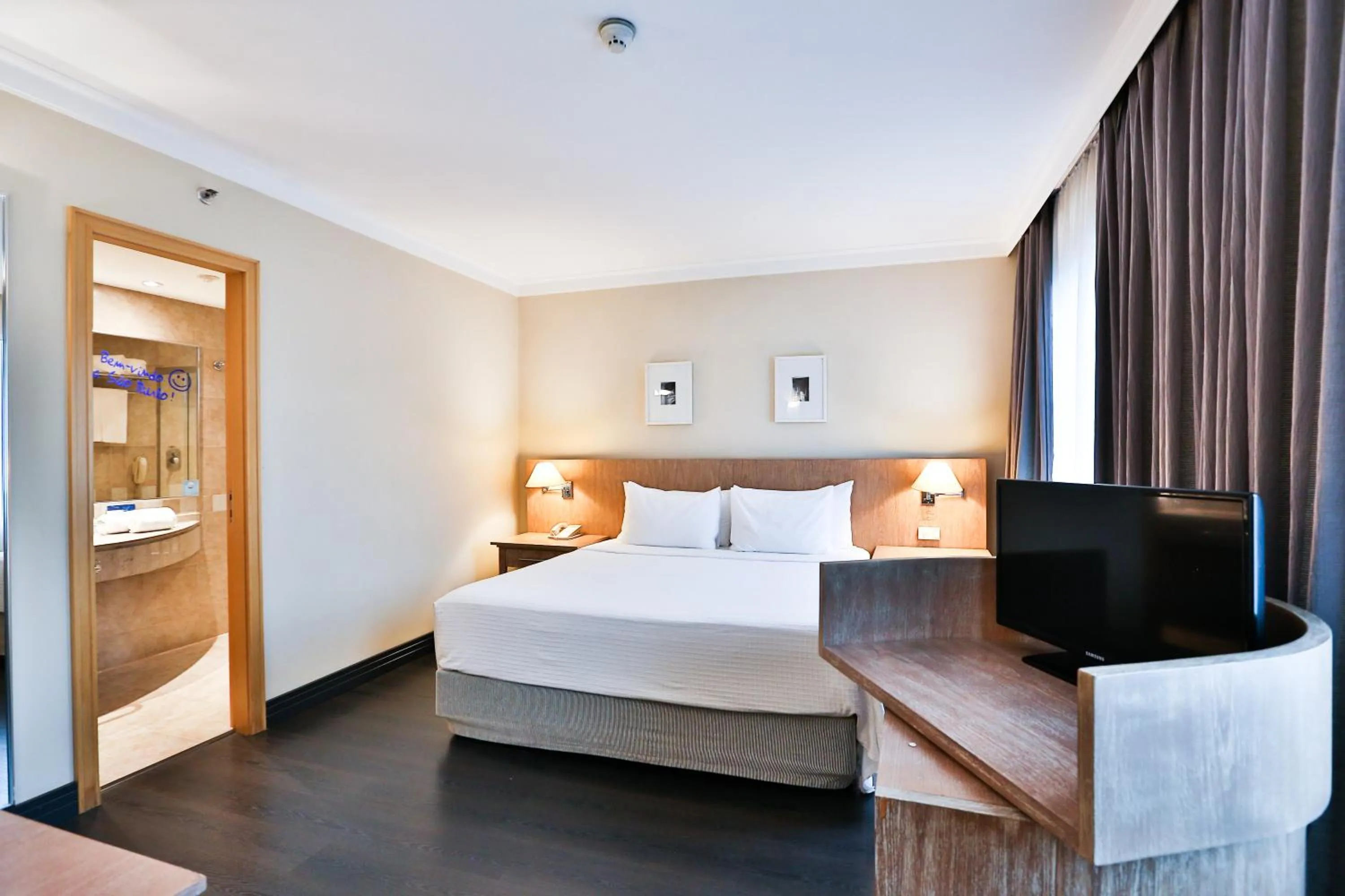 Bed in Park Inn by Radisson Berrini