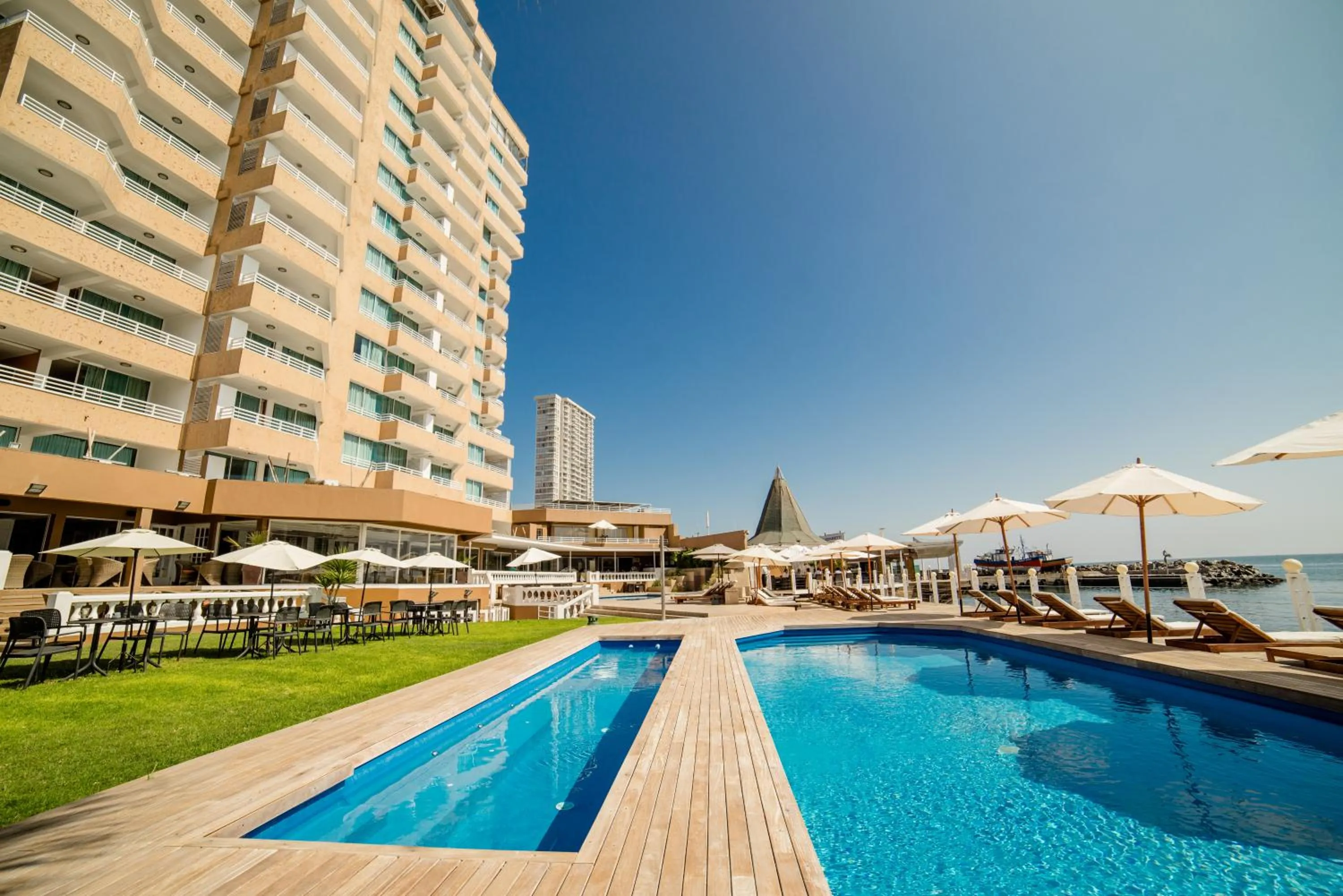 Swimming pool in Terrado Suites Iquique