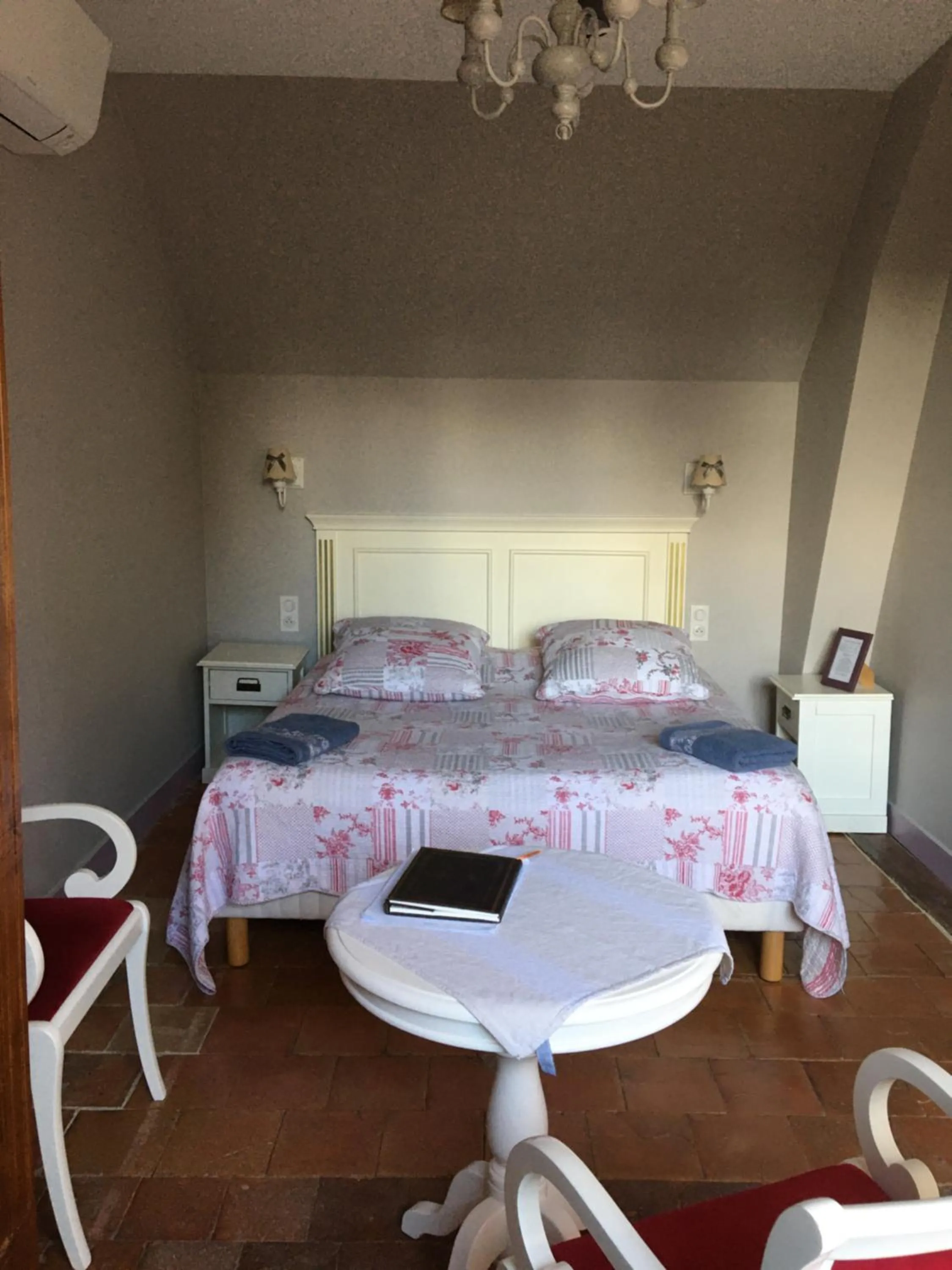 Bed in Le Clos Mony
