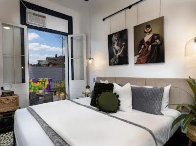 Bed in Saint Philip Residence