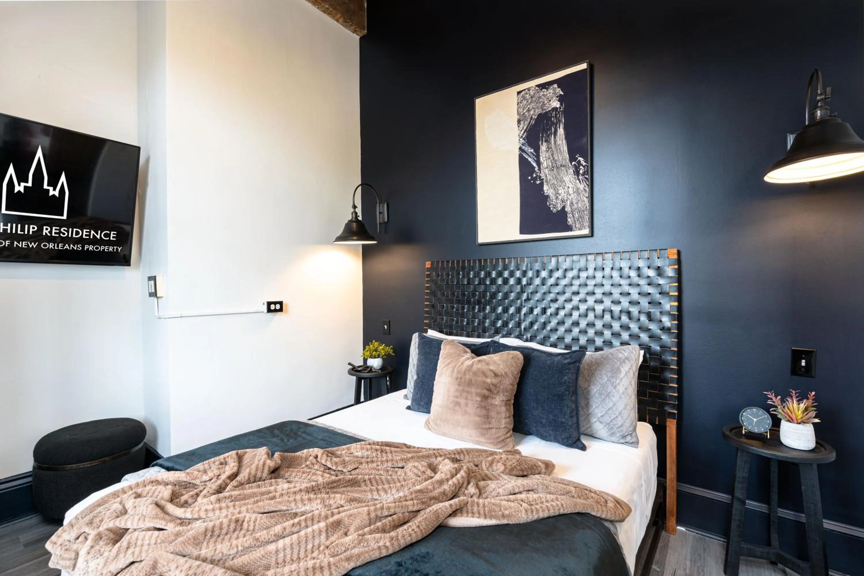 Bed in Saint Philip Residence