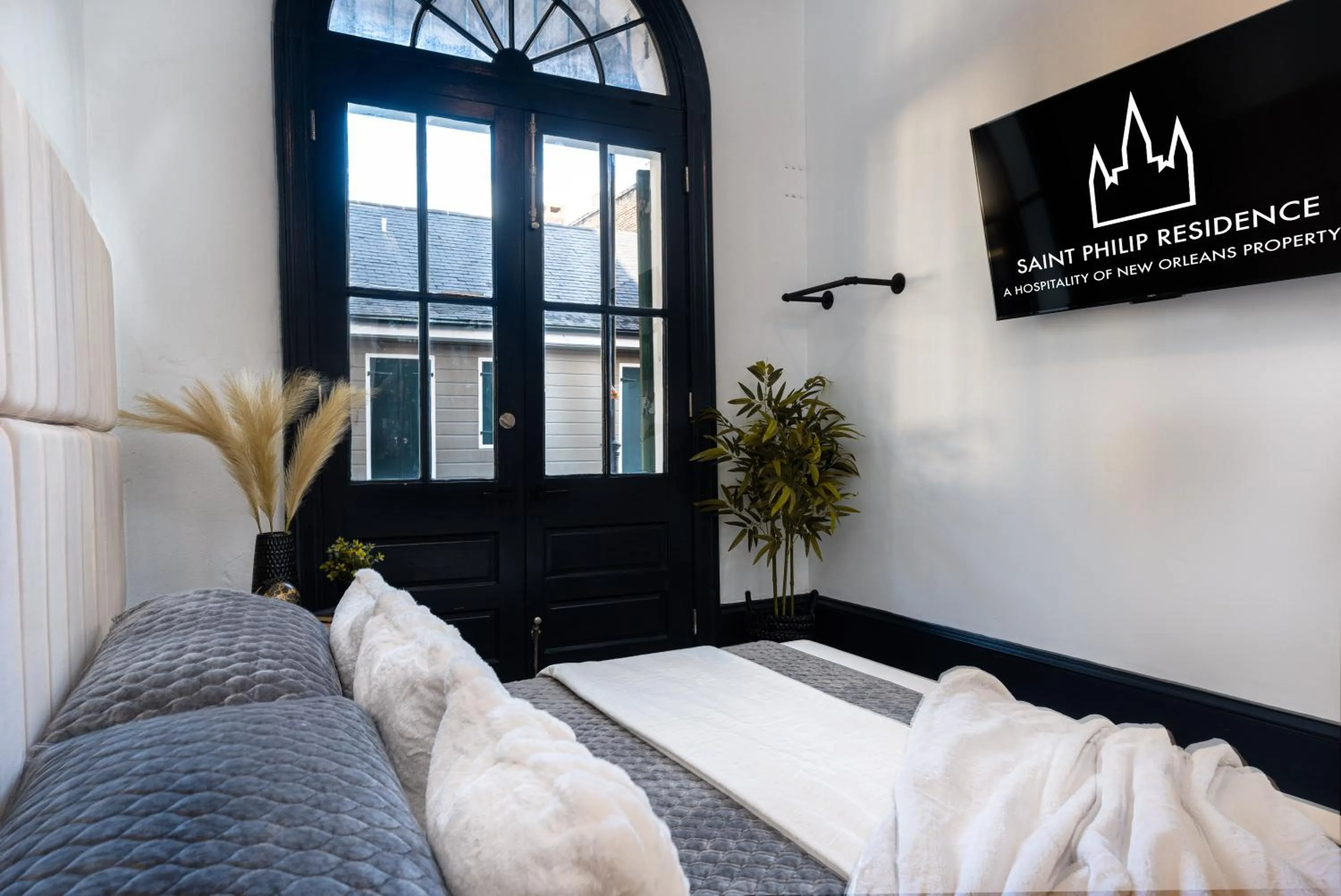 Bed in Saint Philip Residence