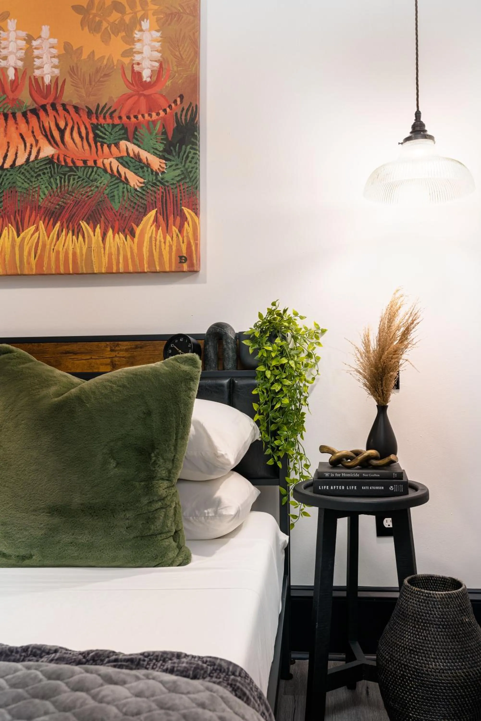 Bed in Saint Philip Residence