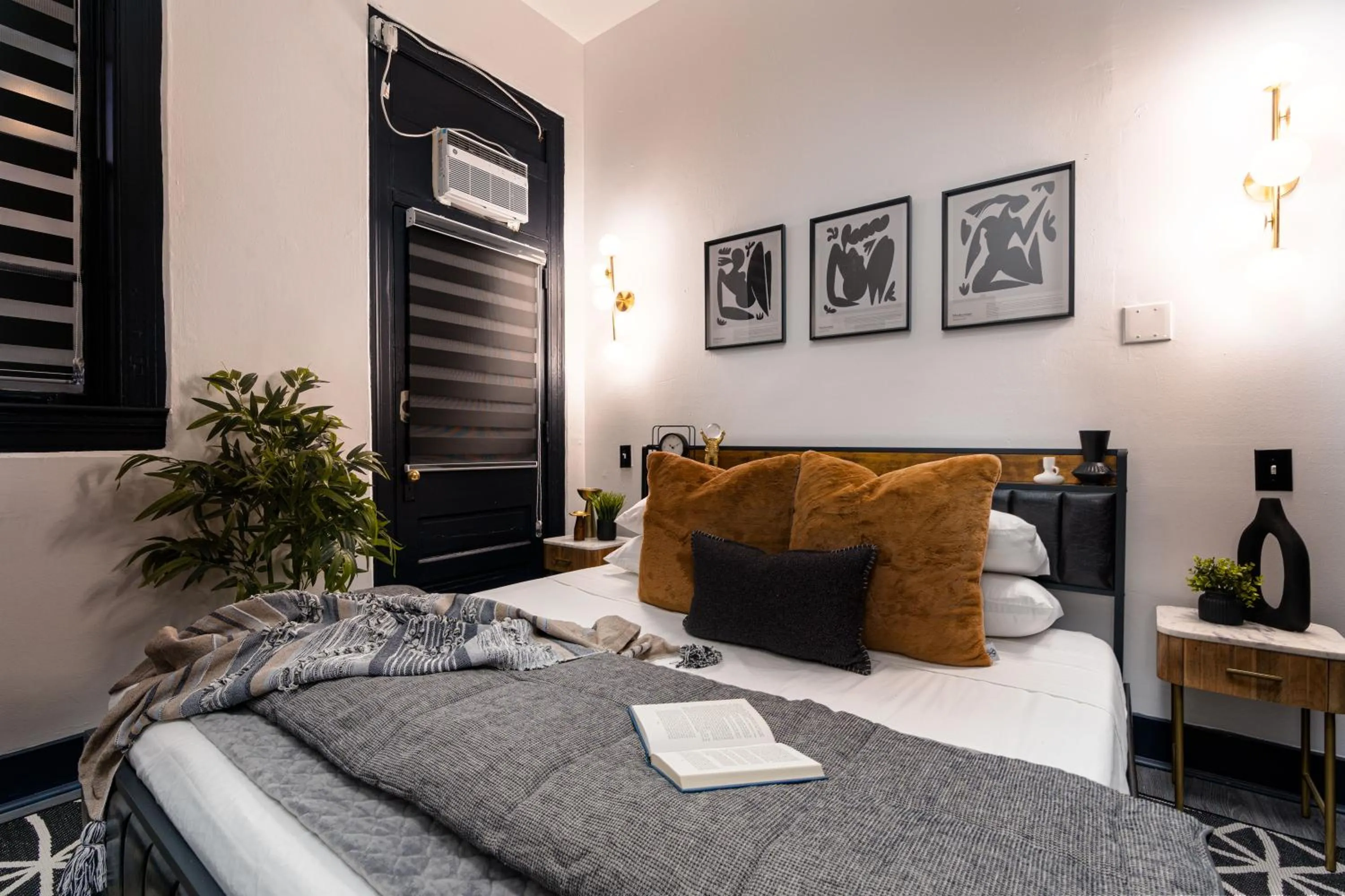 Bed in Saint Philip Residence