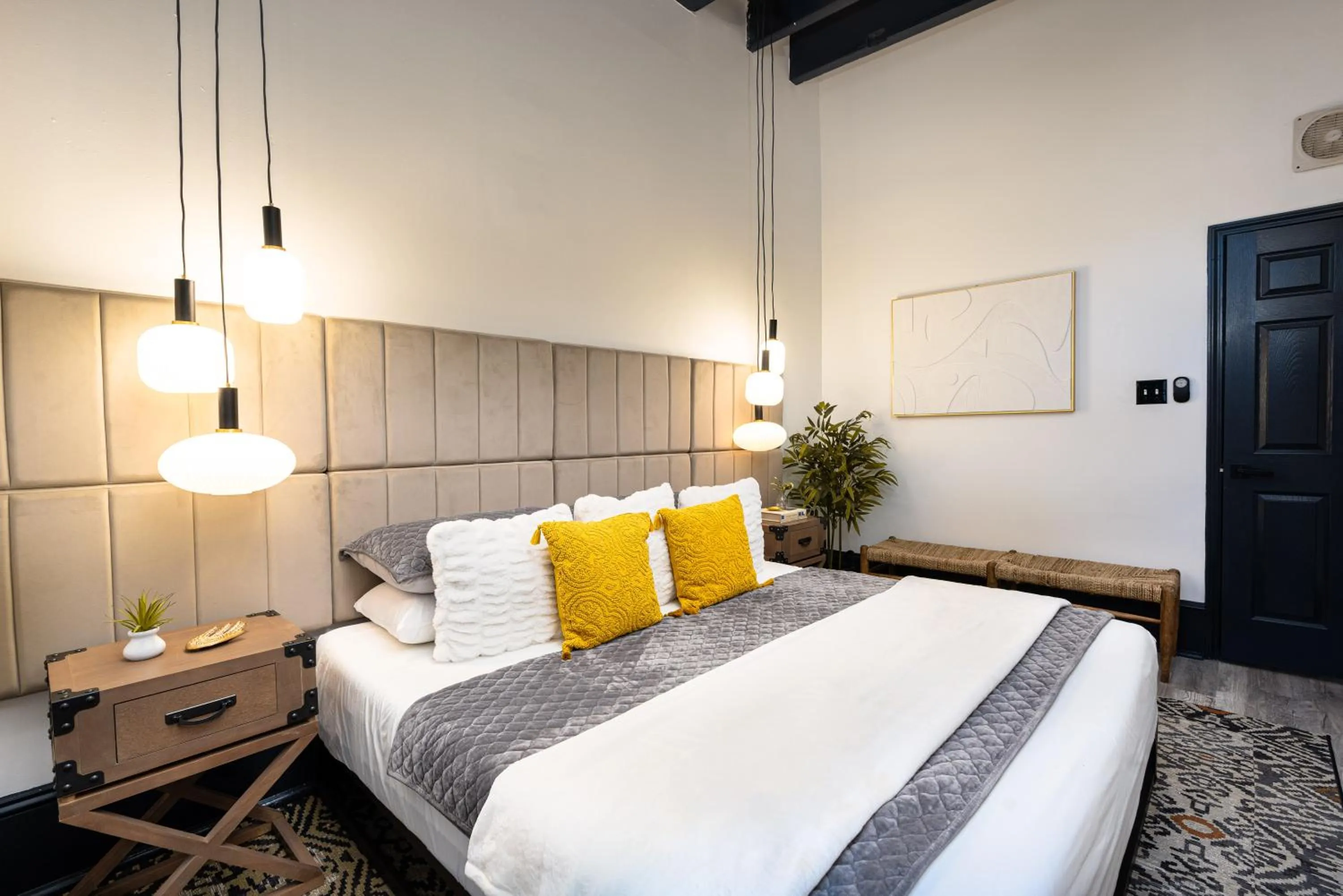 Bed in Saint Philip Residence