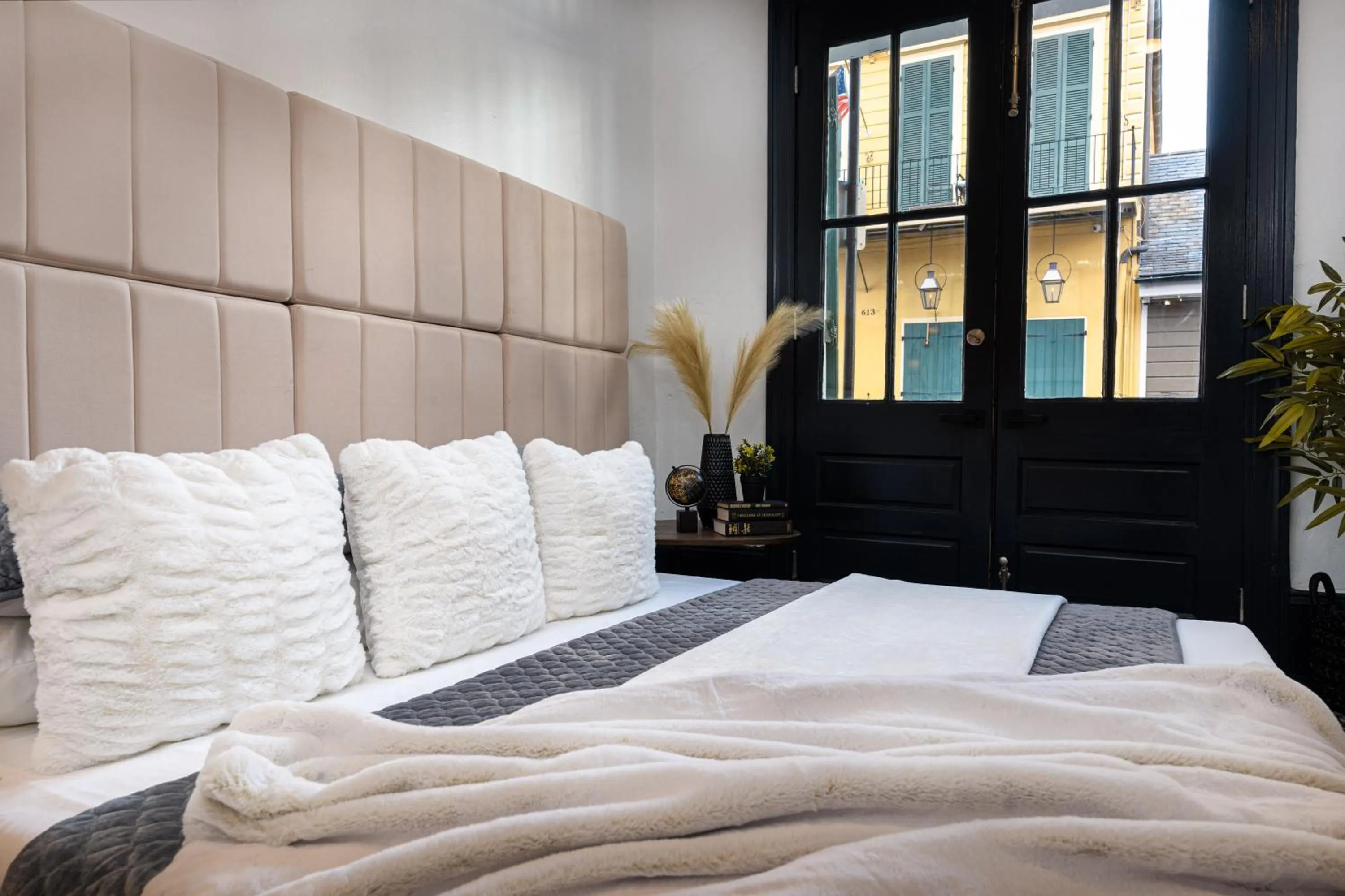 Bed in Saint Philip Residence