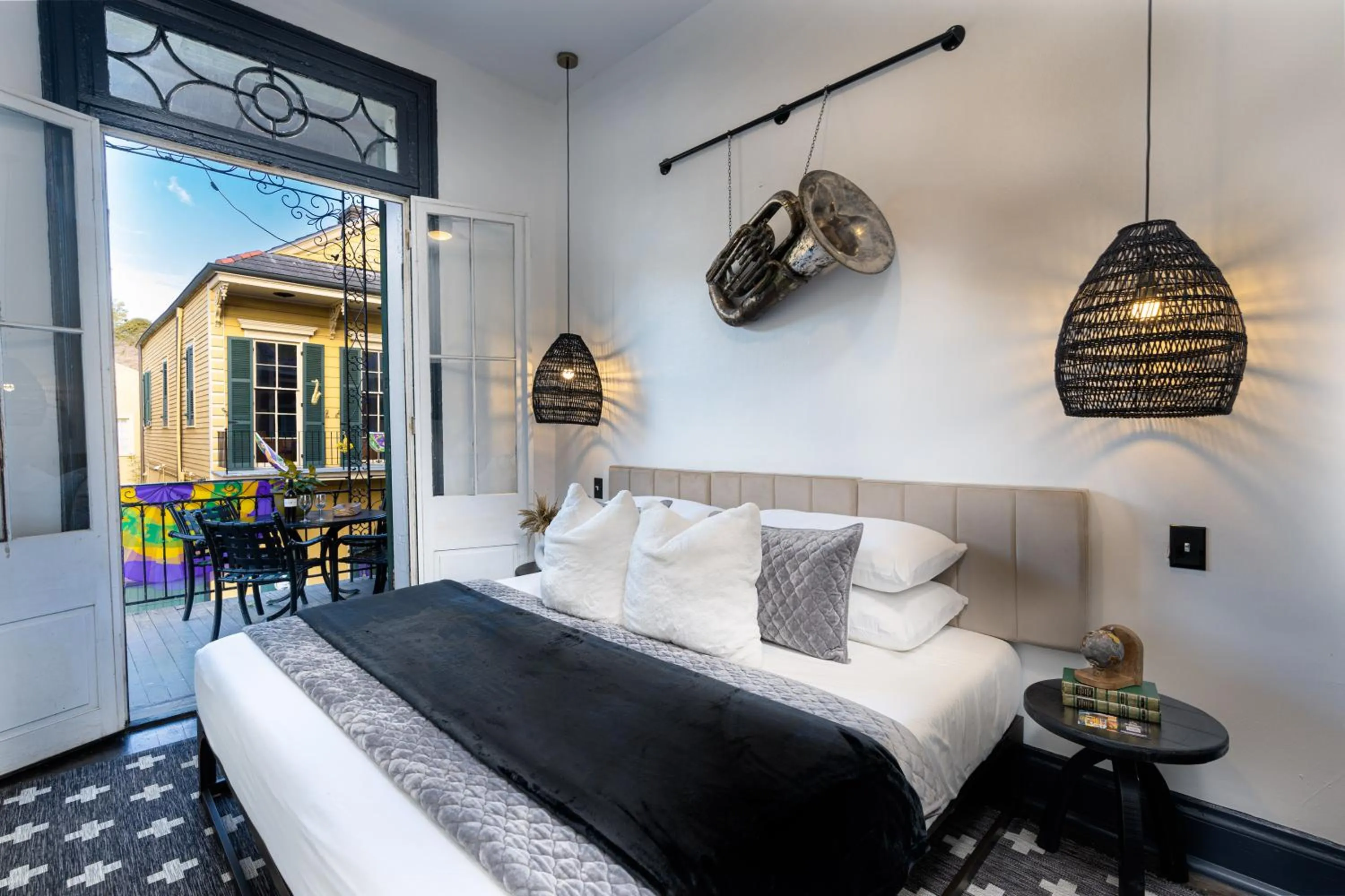 Bed in Saint Philip Residence