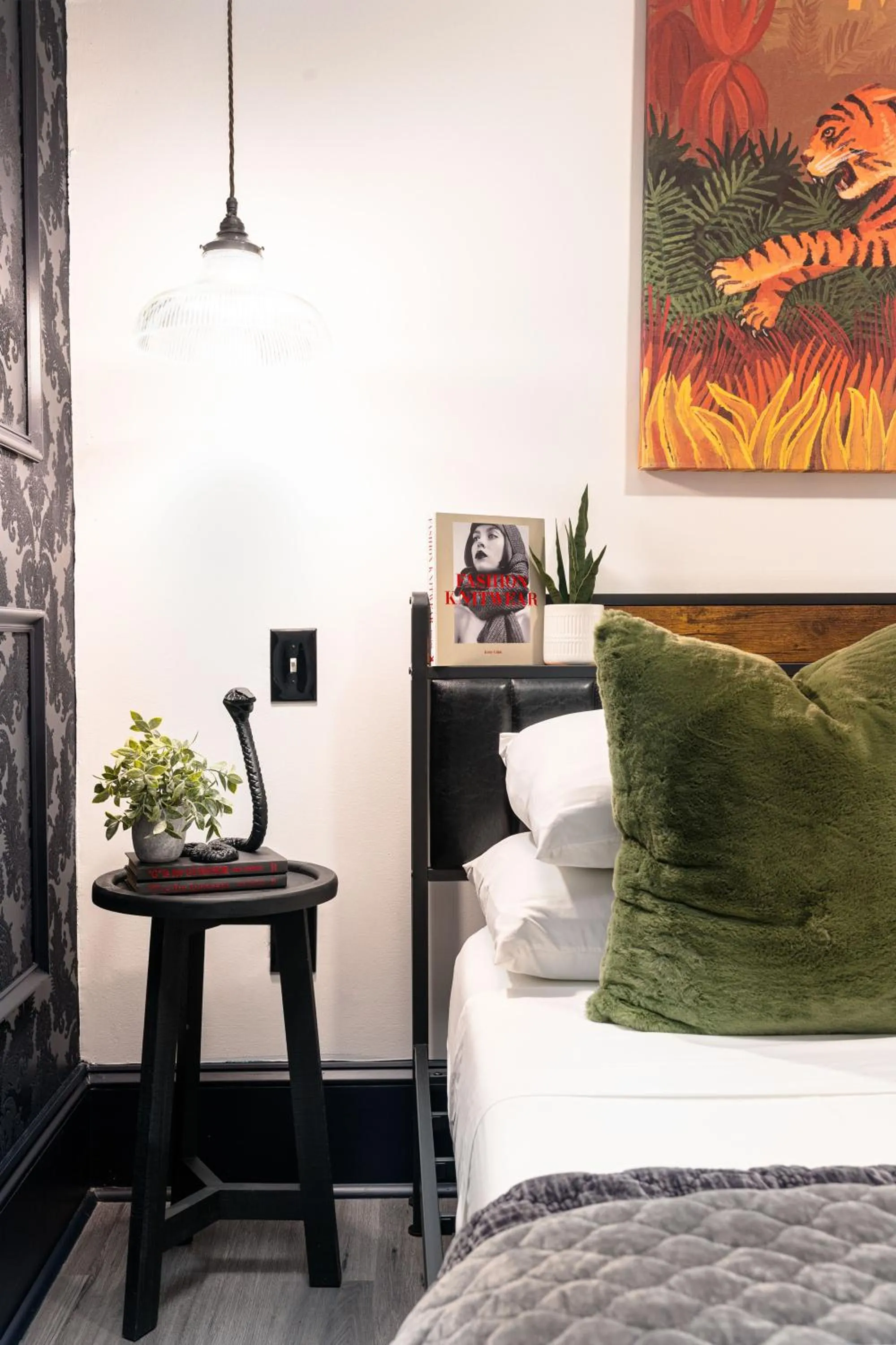 Bed in Saint Philip Residence