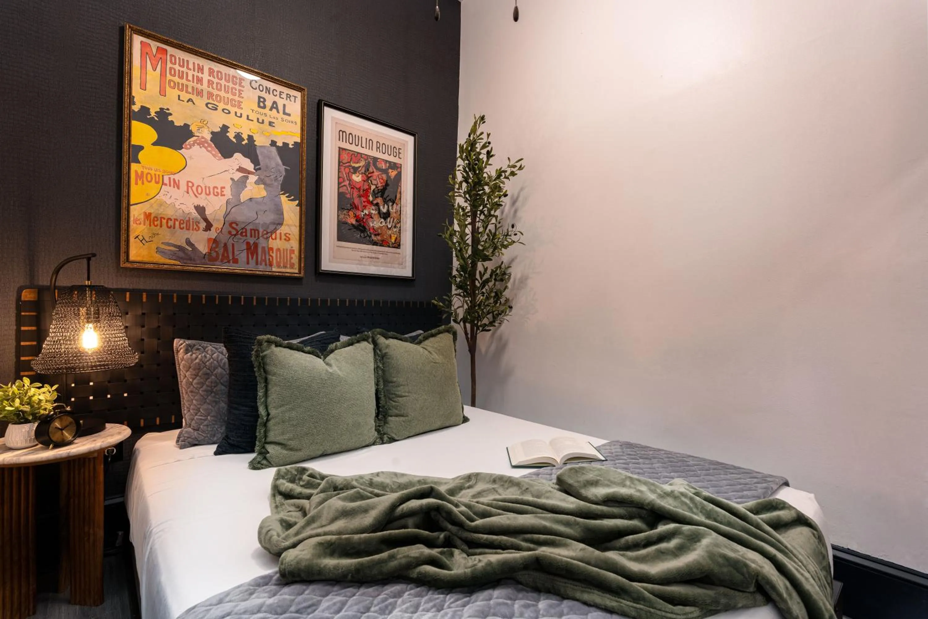 Bed in Saint Philip Residence