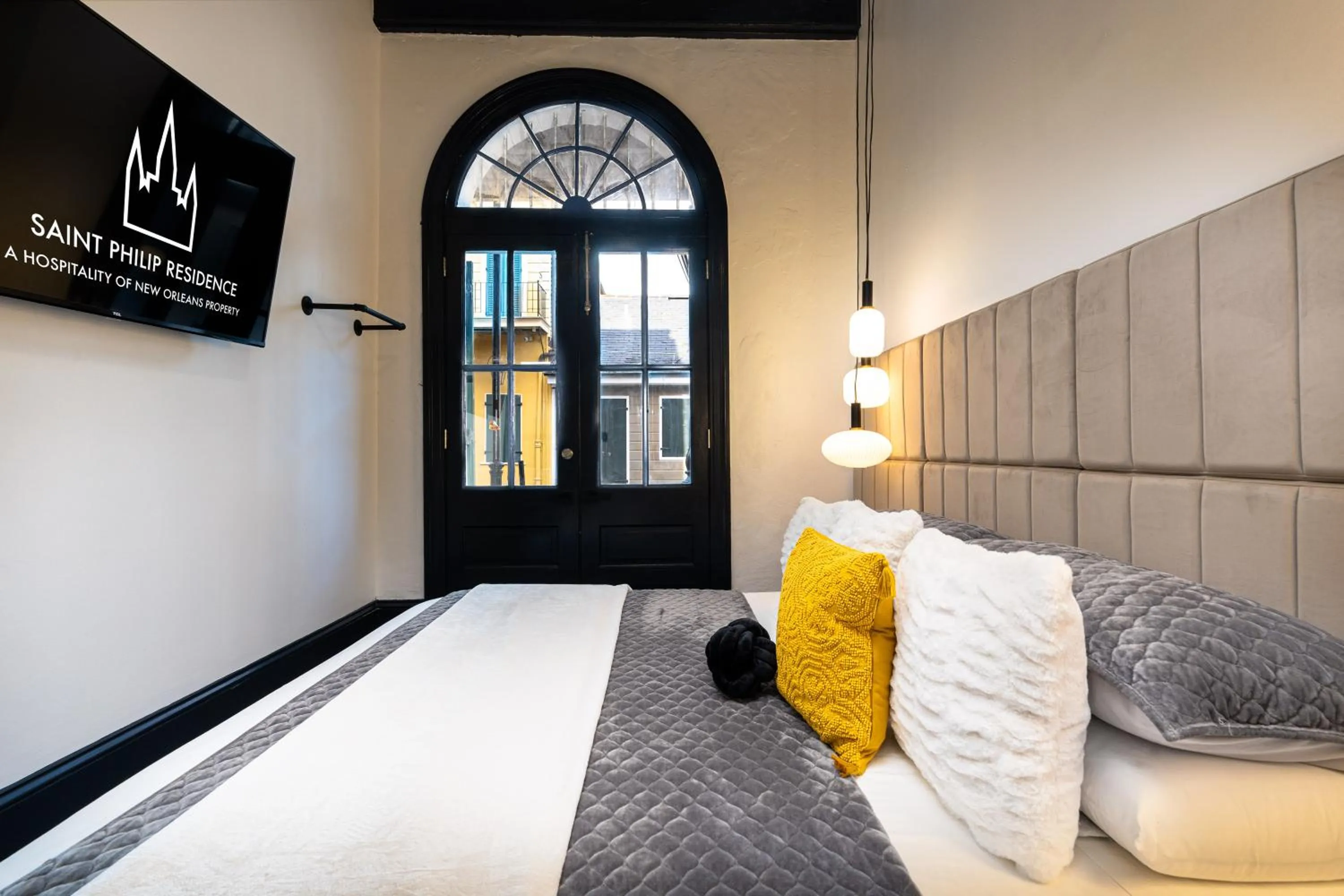 Bed in Saint Philip Residence