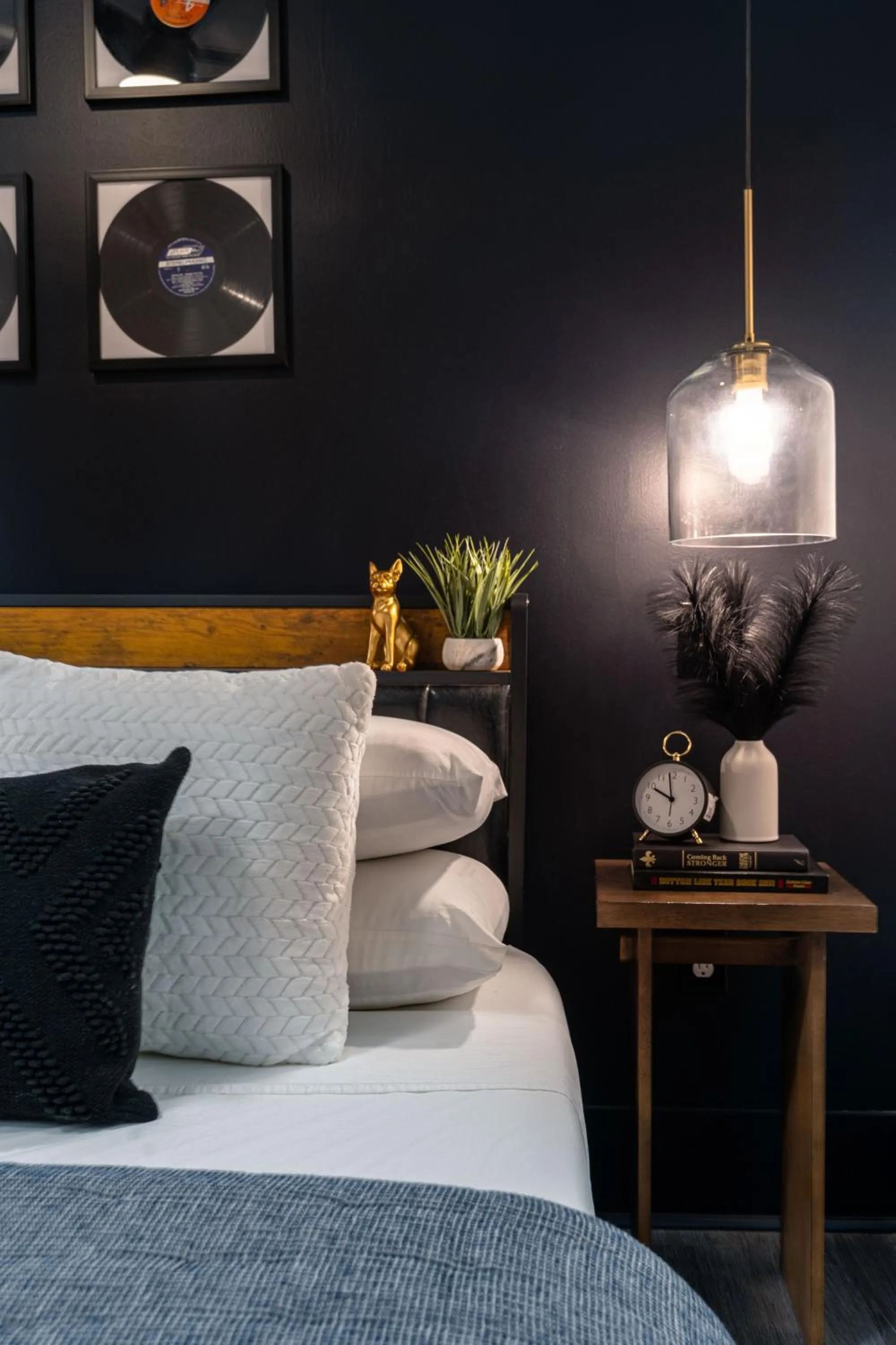 Bed in Saint Philip Residence