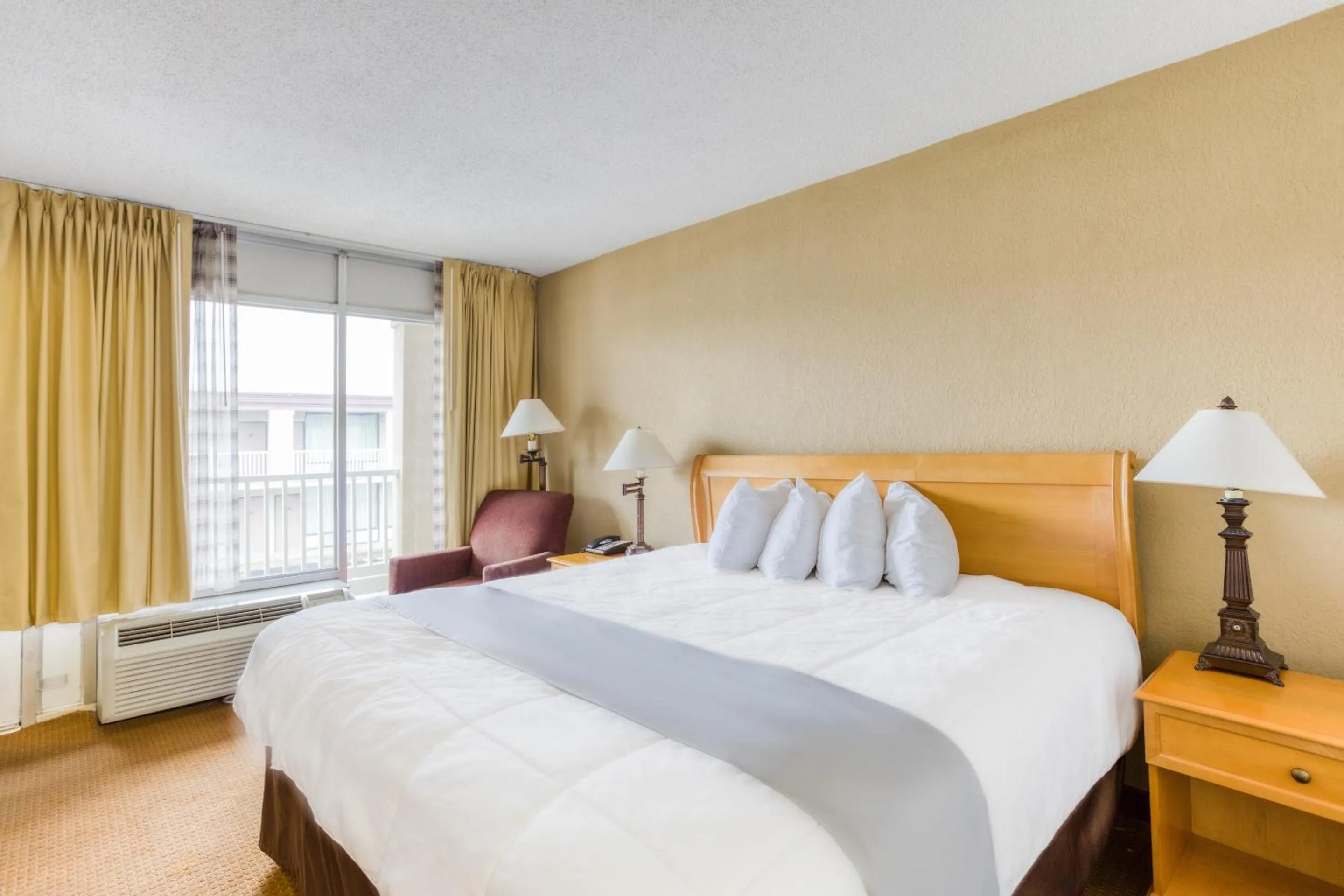 Bedroom in OYO Townhouse Owensboro West