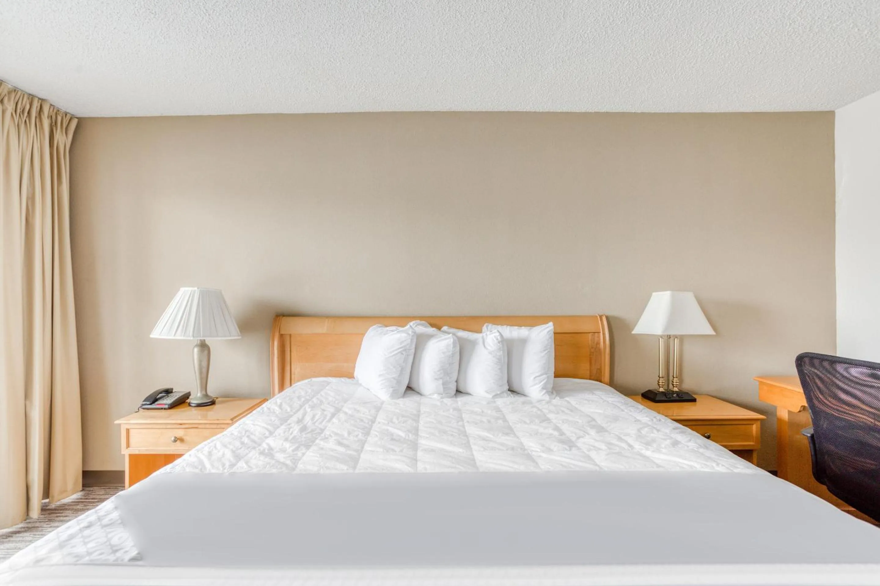Bedroom in OYO Townhouse Owensboro West