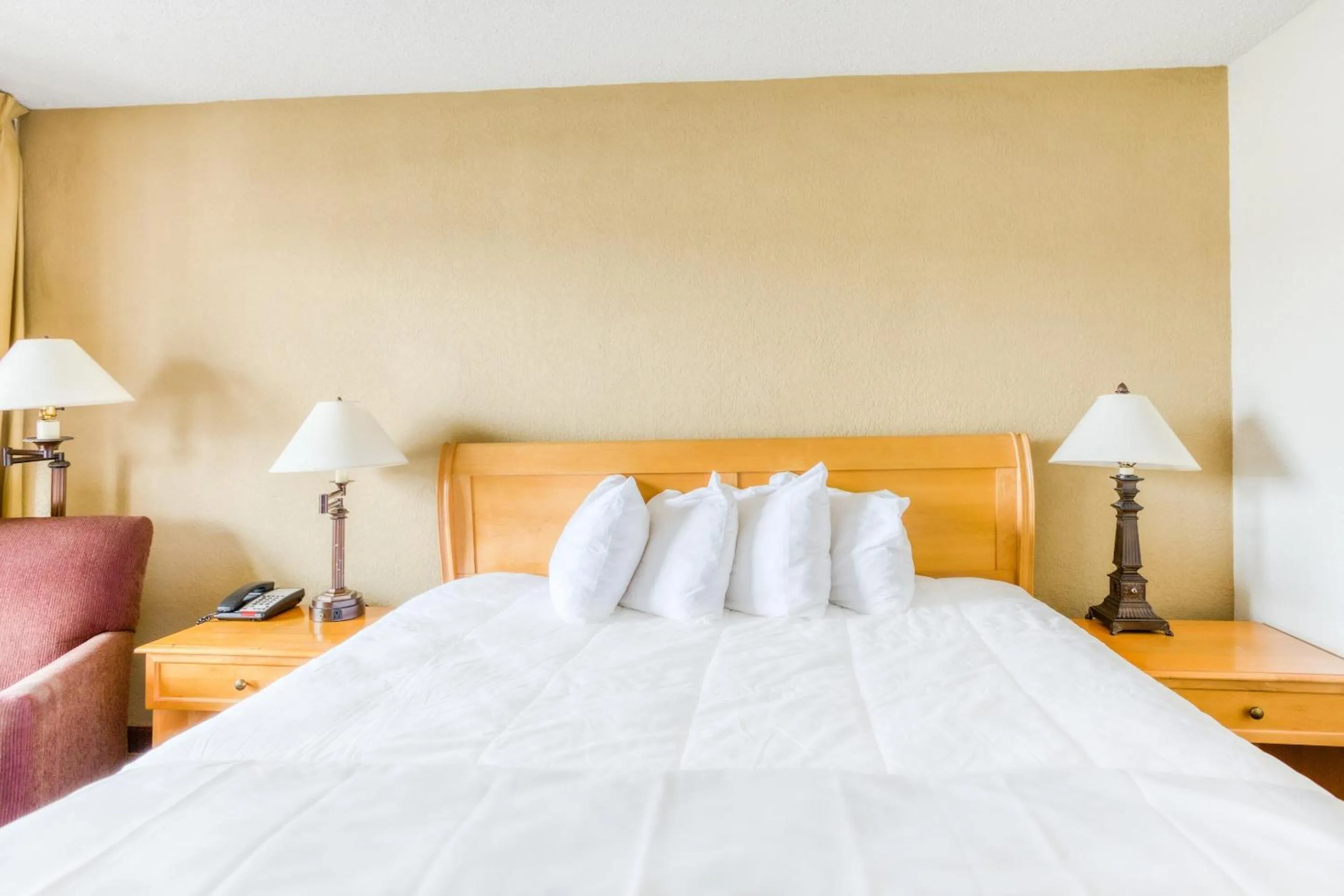 Bedroom in OYO Townhouse Owensboro West