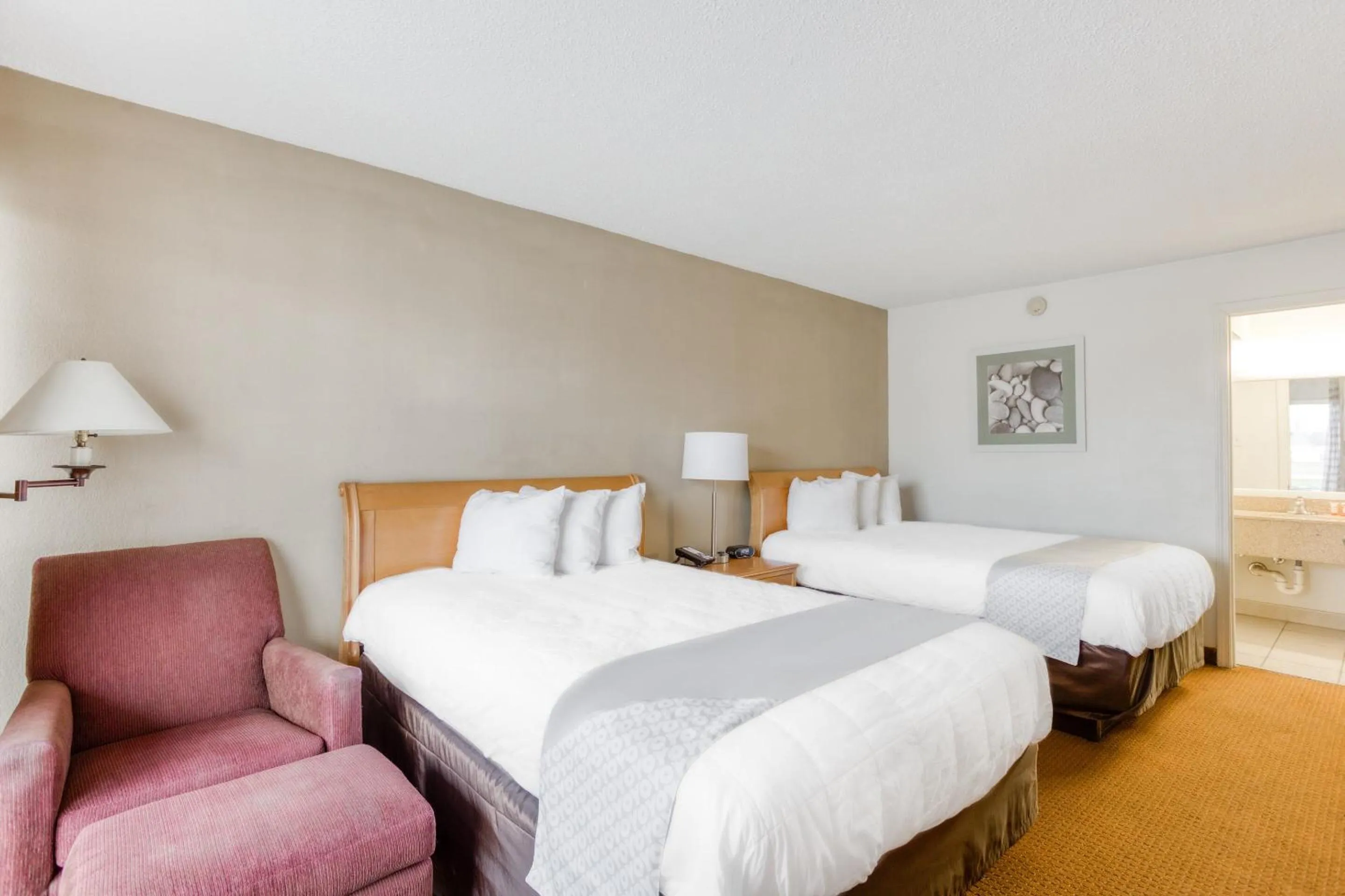 Bedroom in OYO Townhouse Owensboro West