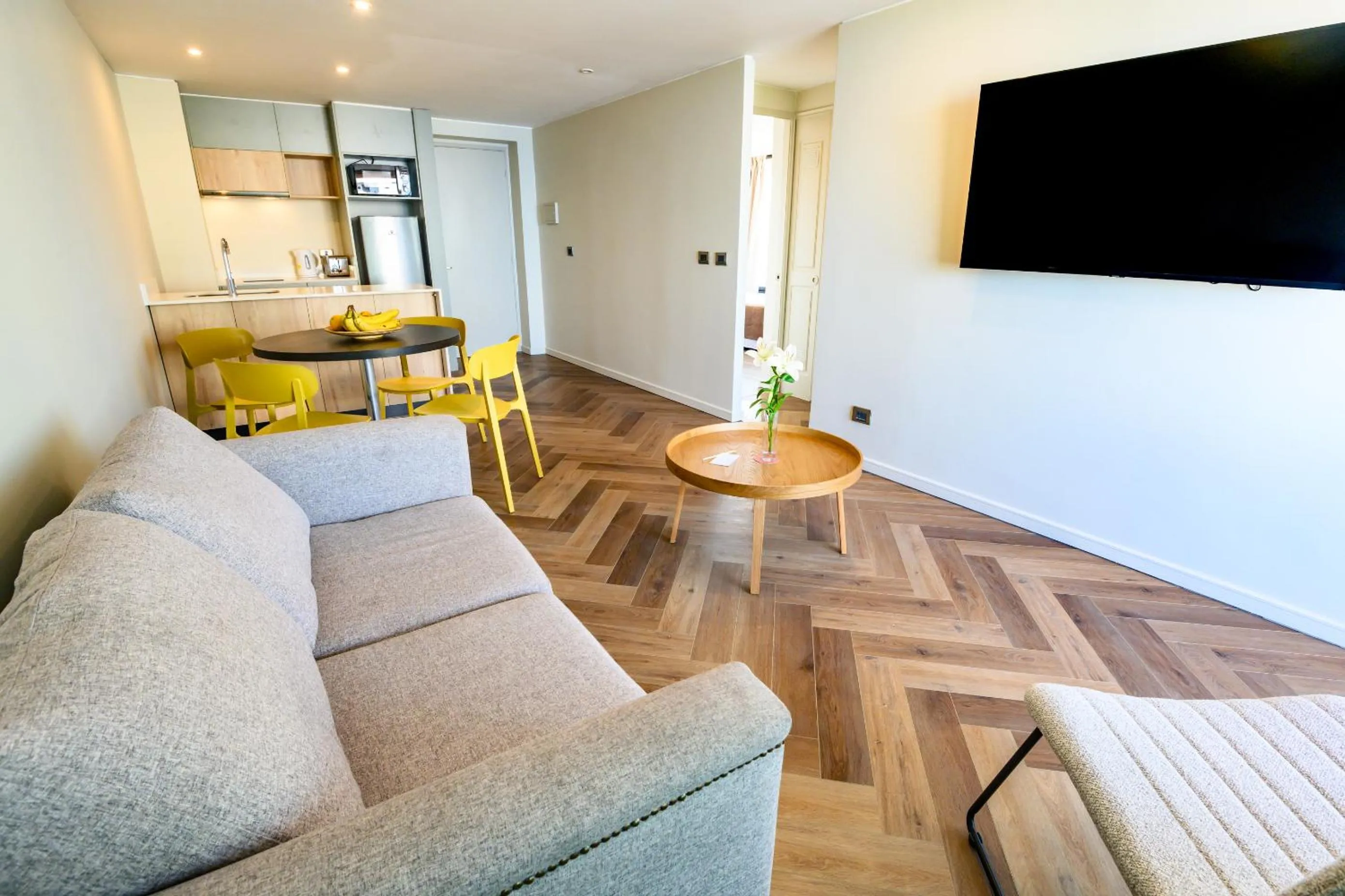 Communal lounge/ TV room in Studio 56 Apart Hotel by Terrado Iquique