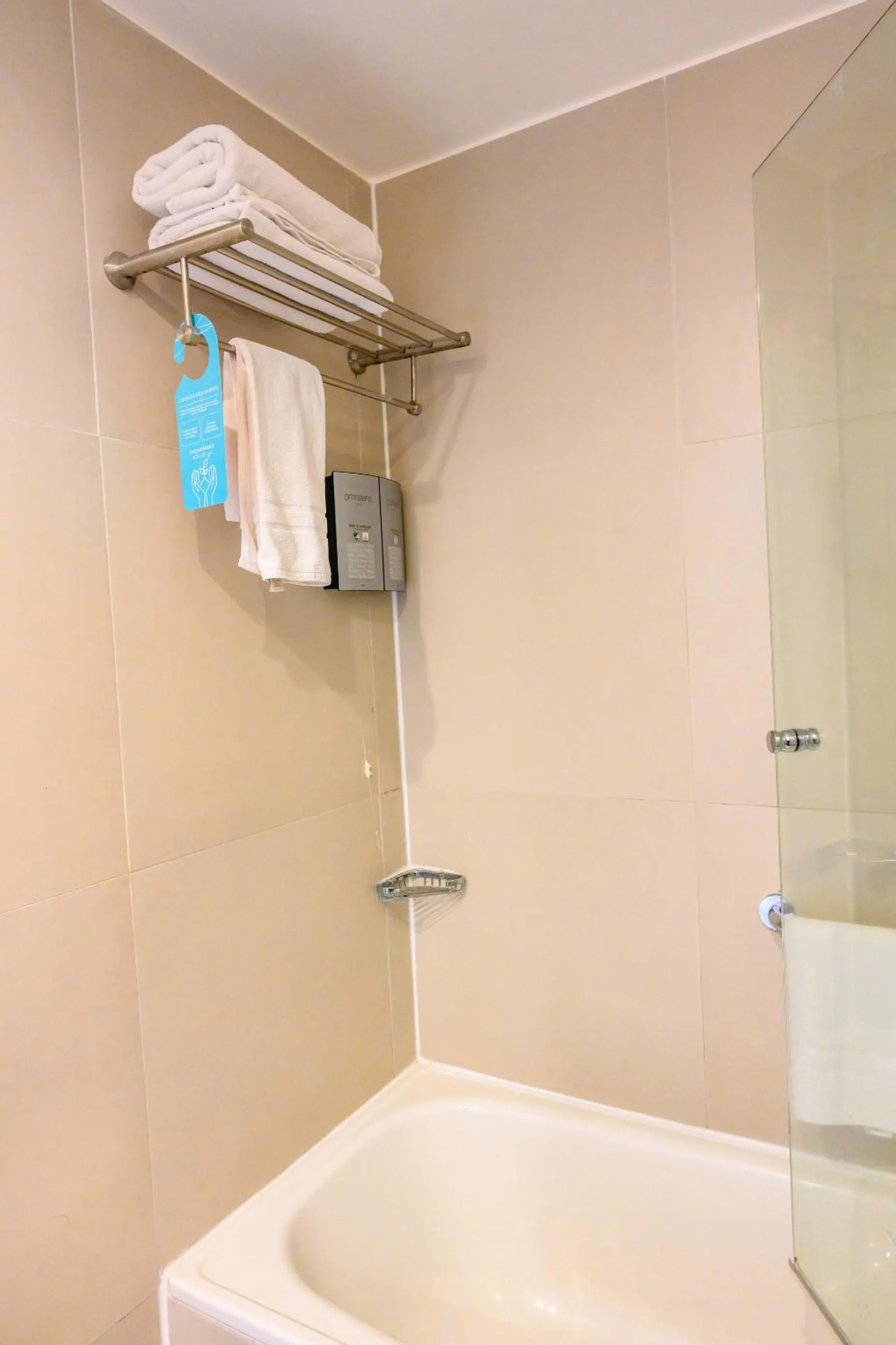 Shower in Studio 56 Apart Hotel by Terrado Iquique