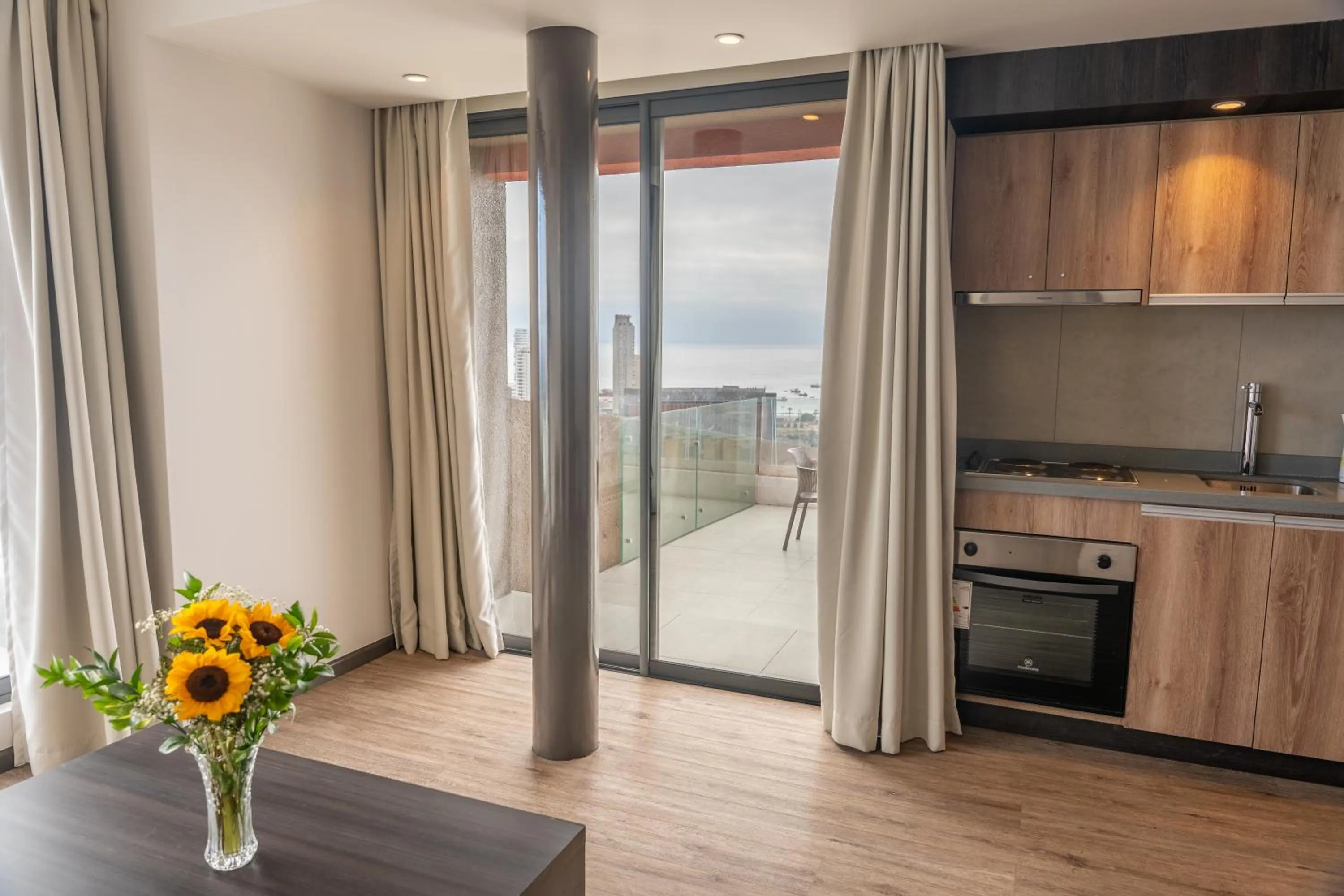 Kitchen or kitchenette in Studio 56 Apart Hotel by Terrado Iquique