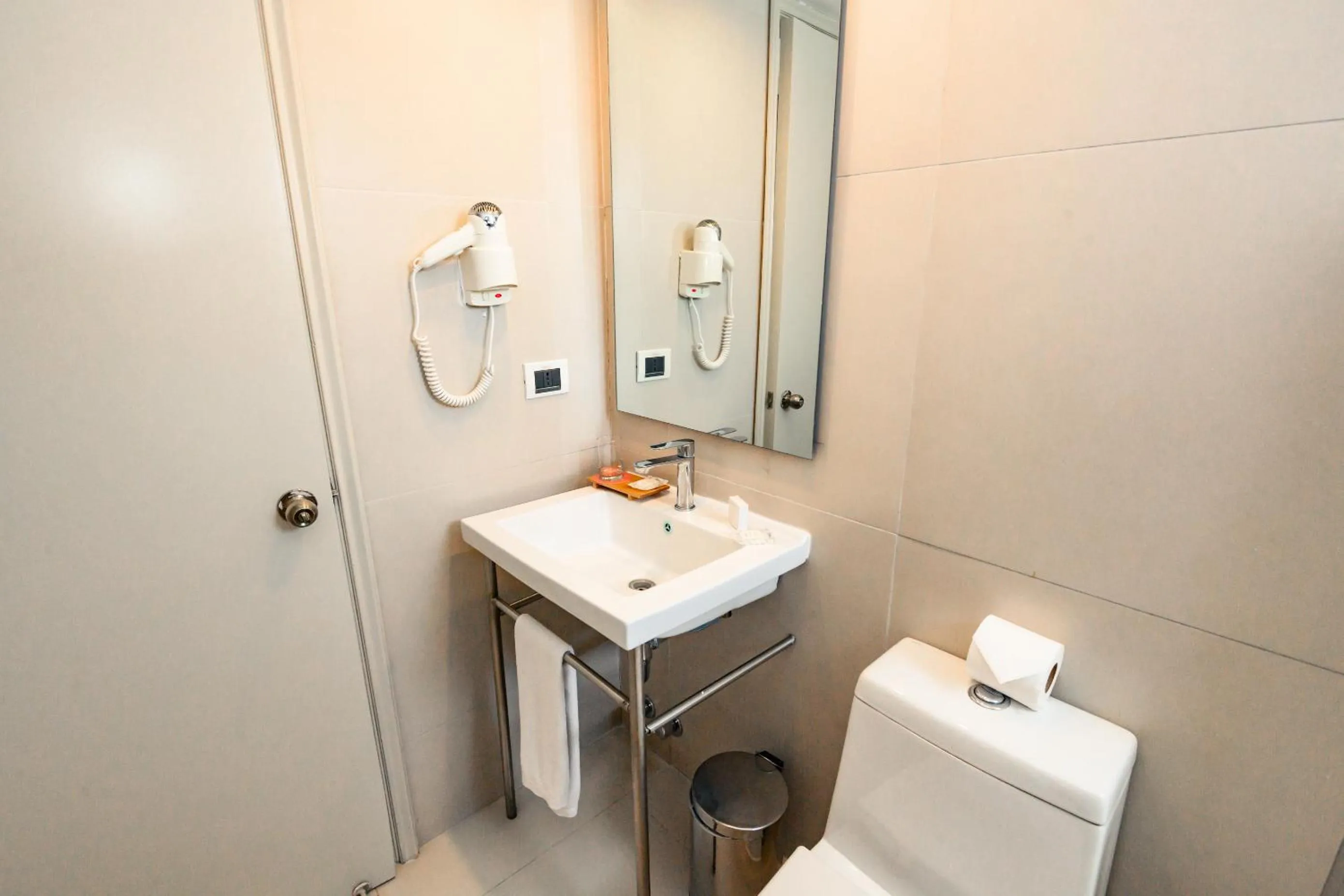 Bathroom in Studio 56 Apart Hotel by Terrado Iquique