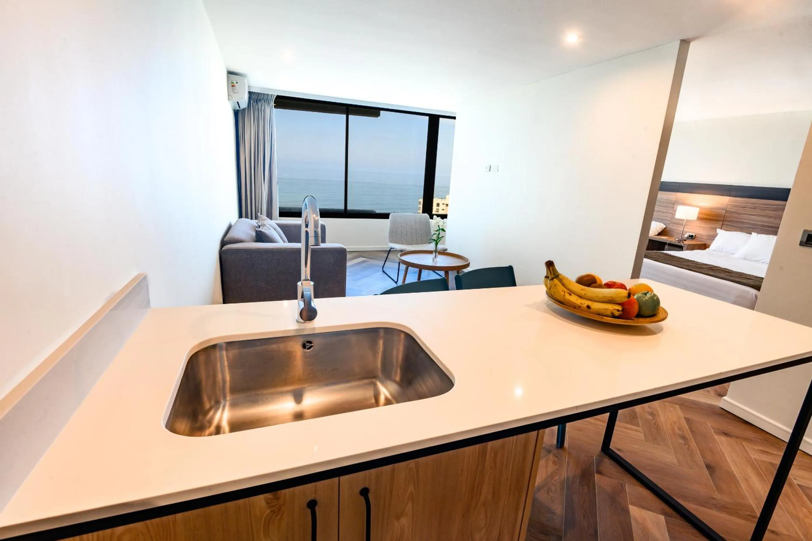 Kitchen or kitchenette in Studio 56 Apart Hotel by Terrado Iquique