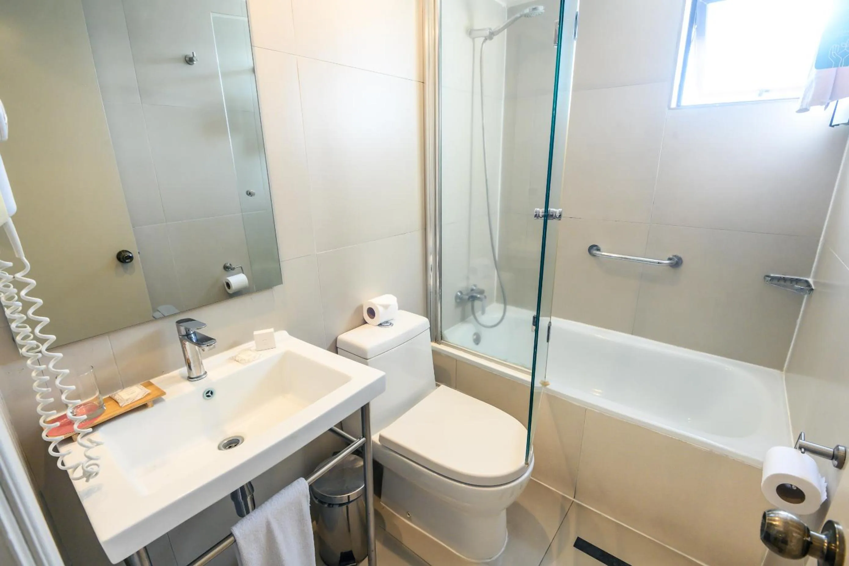 Shower in Studio 56 Apart Hotel by Terrado Iquique