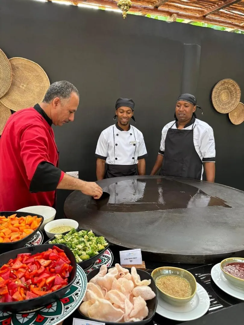 Restaurant/places to eat in Paradise Beach Resort & Spa