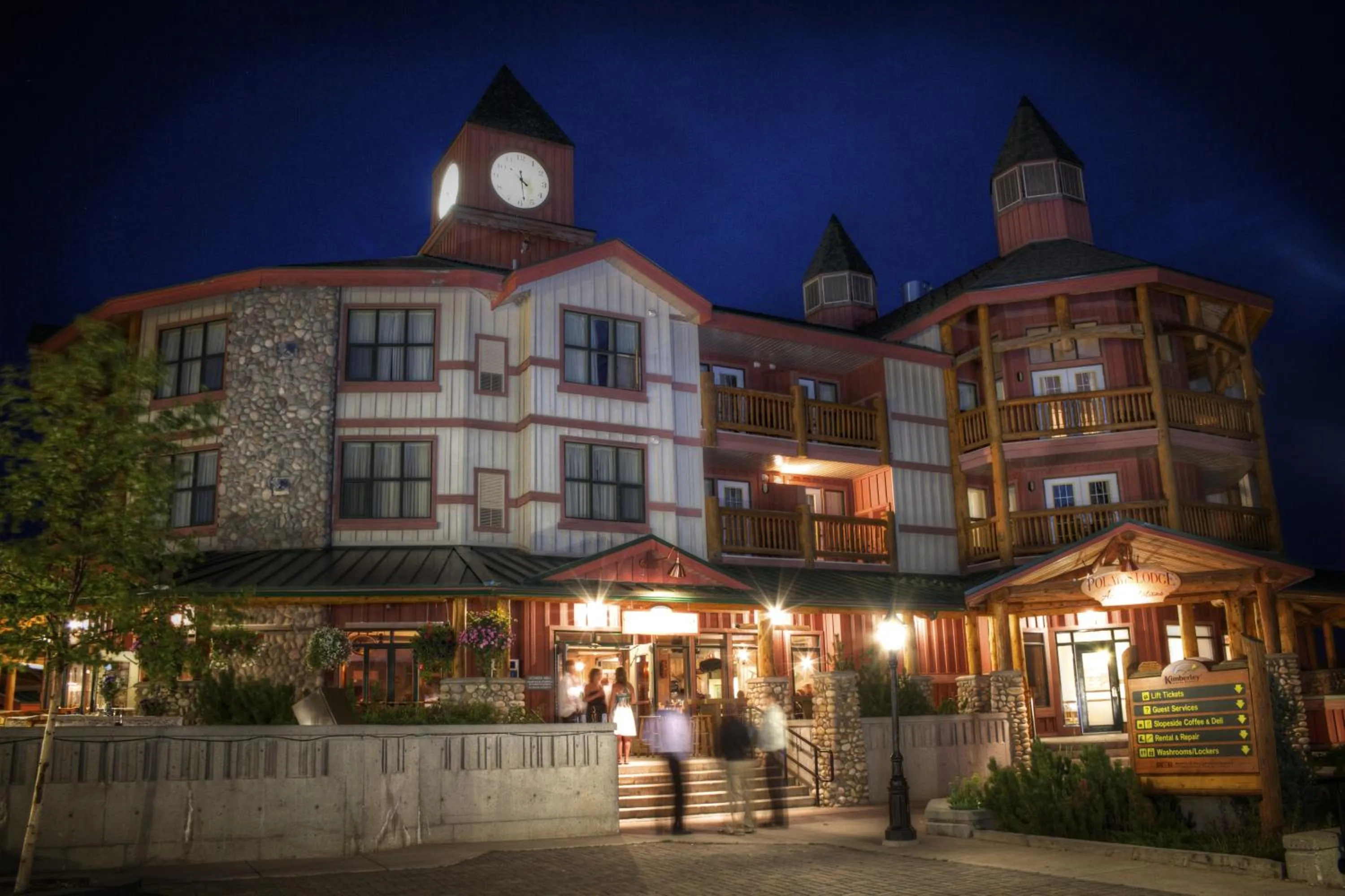 Facade/entrance in Polaris Lodge