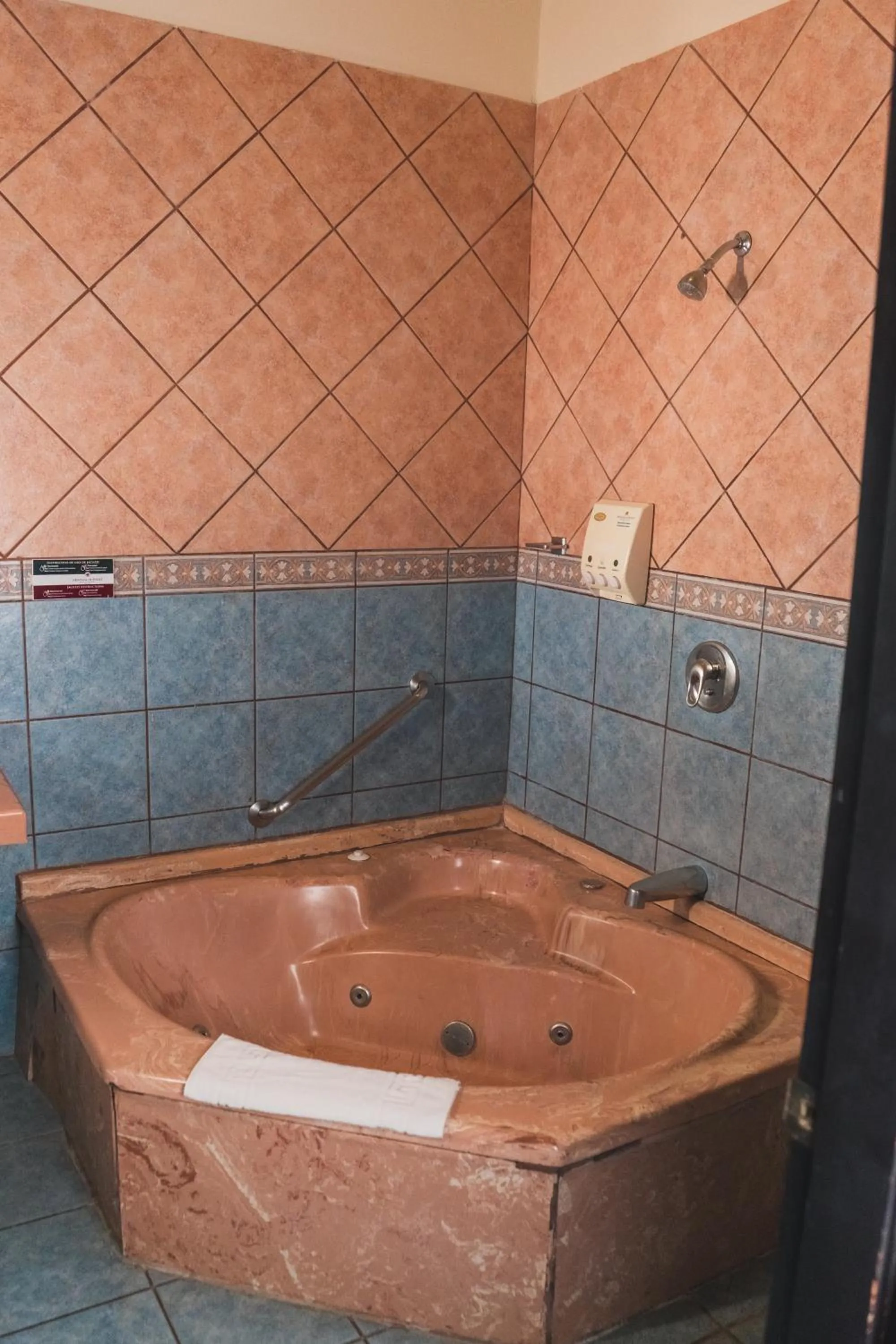 Hot Tub in Montaña de fuego Mountain Resort & Spa