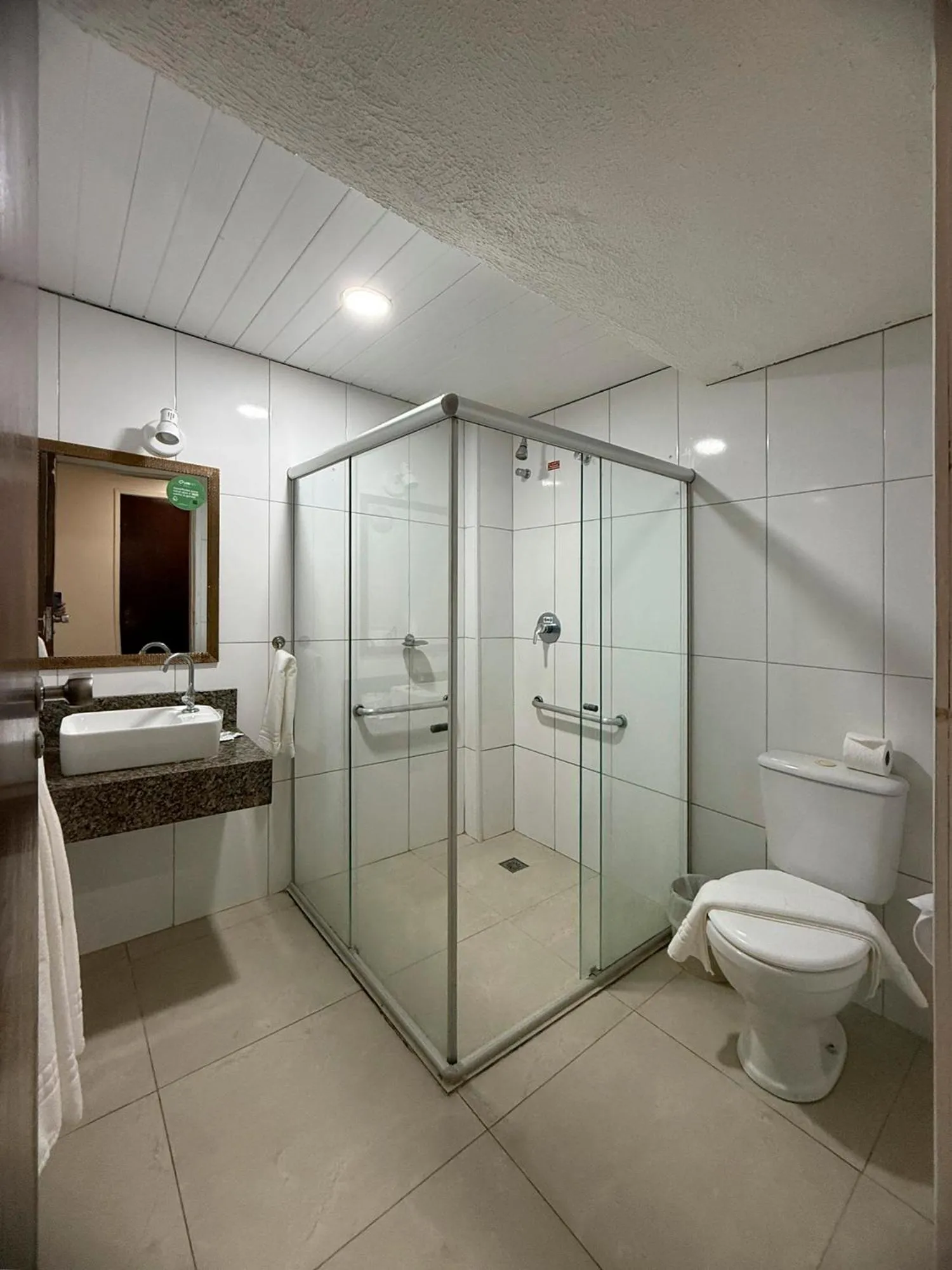 Bathroom in Hotel Dan Inn Express Salvador By Nacional Inn