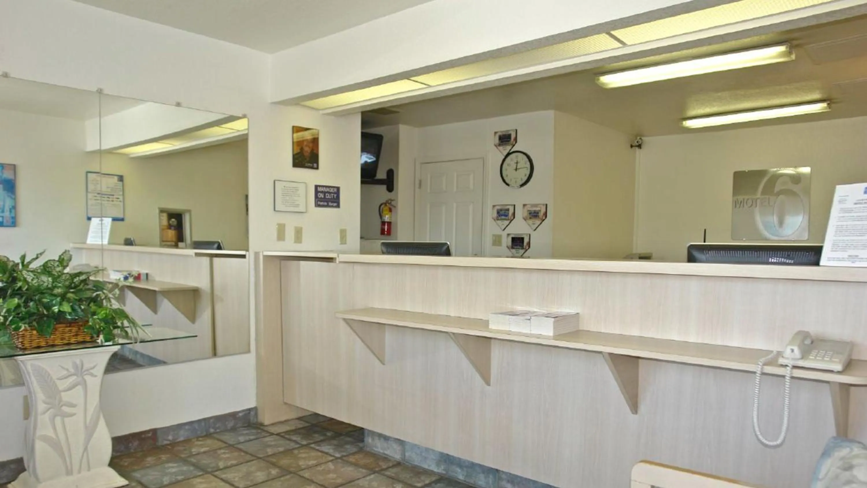 Lobby or reception in Motel 6 - Pensacola West