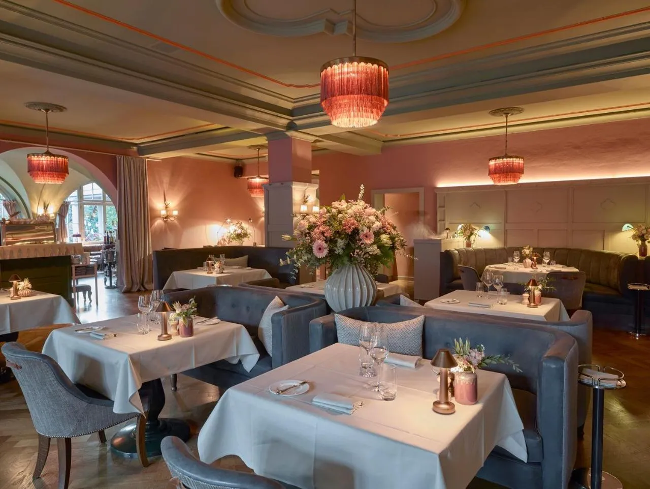 Restaurant/places to eat in Le Grand Bellevue