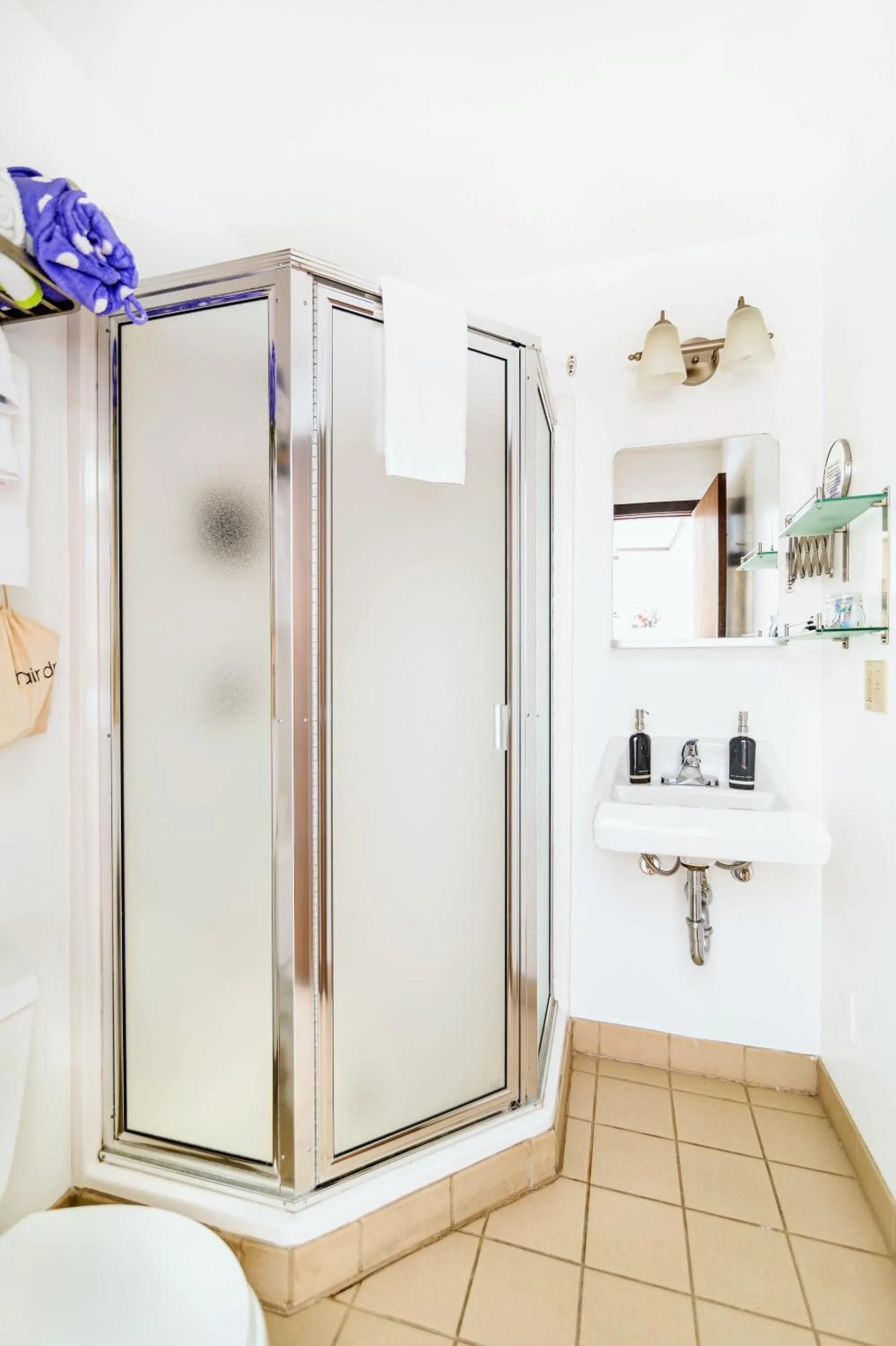 Shower in Silverbow Inn